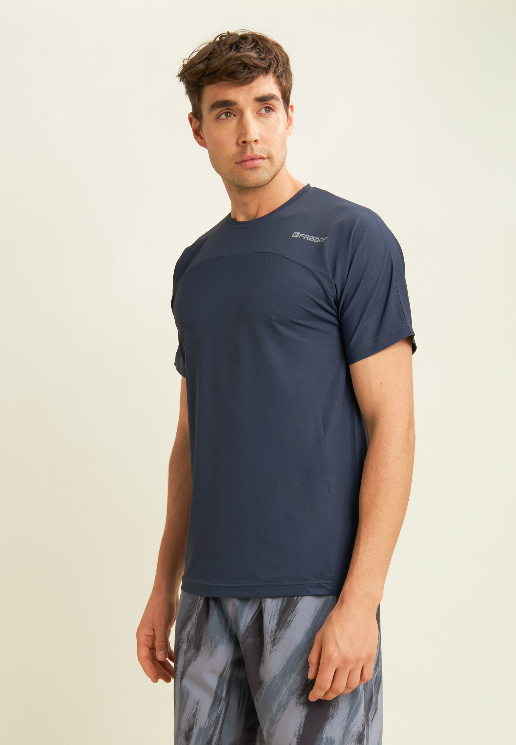 freddy-t-shirt-uomo-slim-logo-al-cuore-fit-ergonomico image 1