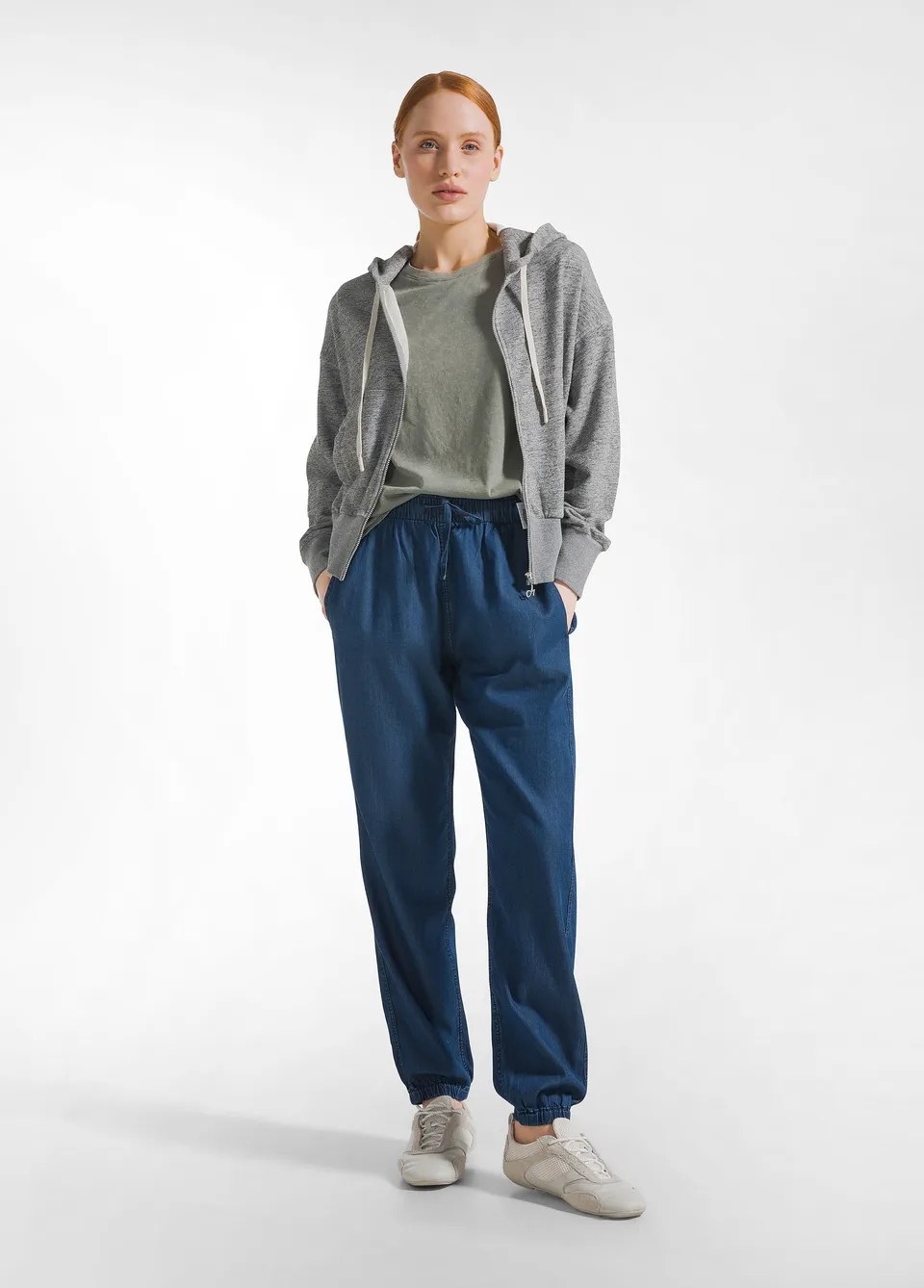 deha-a00797-pantalone-jogger-in-denim-lyocell-blu image 1