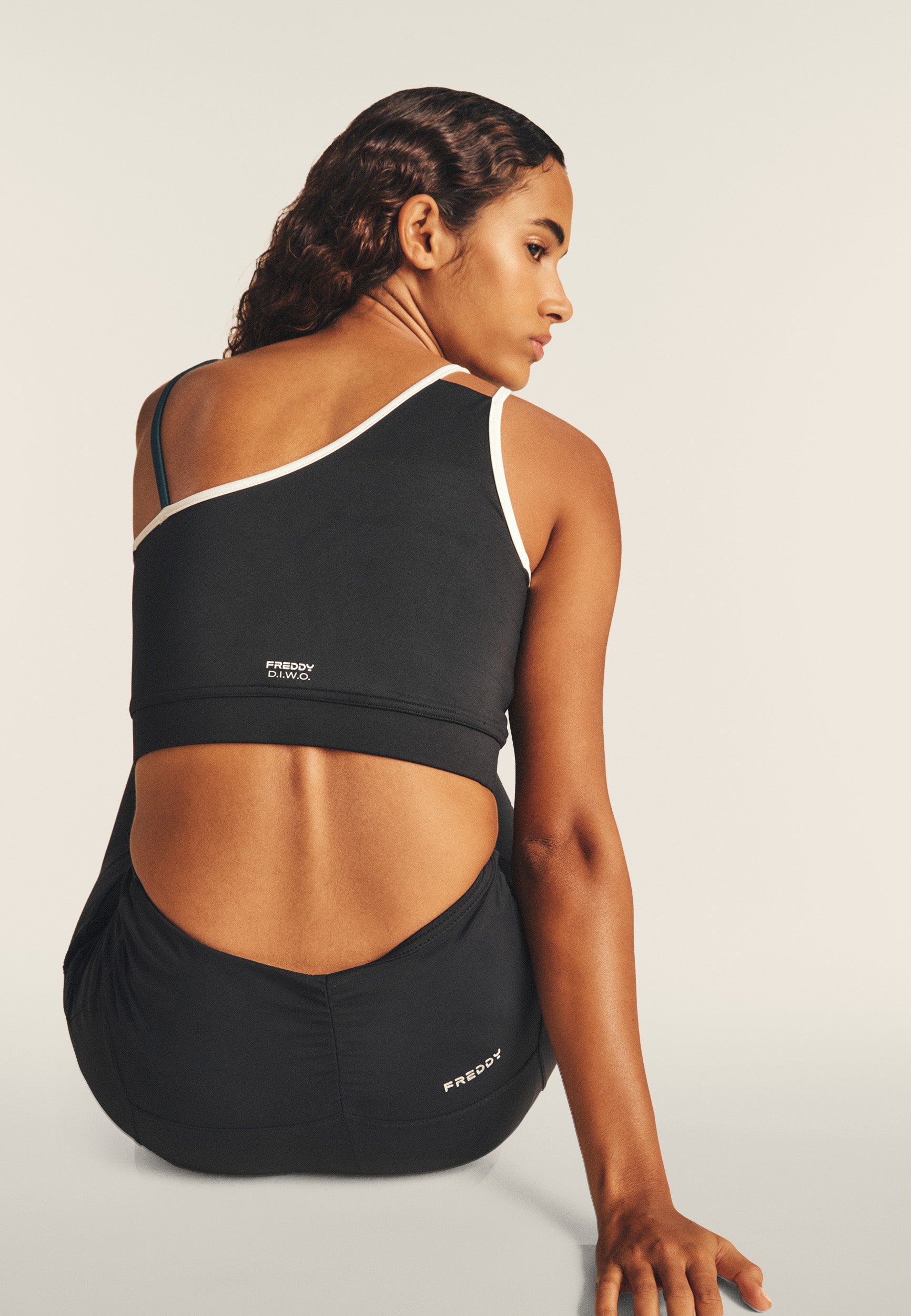 freddy-reggiseno-sportivo-monospalla-d-i-w-o-con-dettagli-contrasto image 2