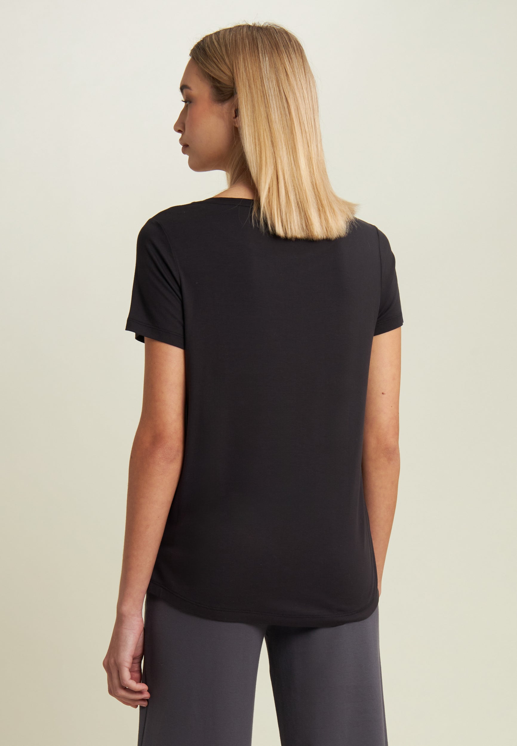 freddy-t-shirt-donna-con-grafica-in-strass-inspired-heart image 3