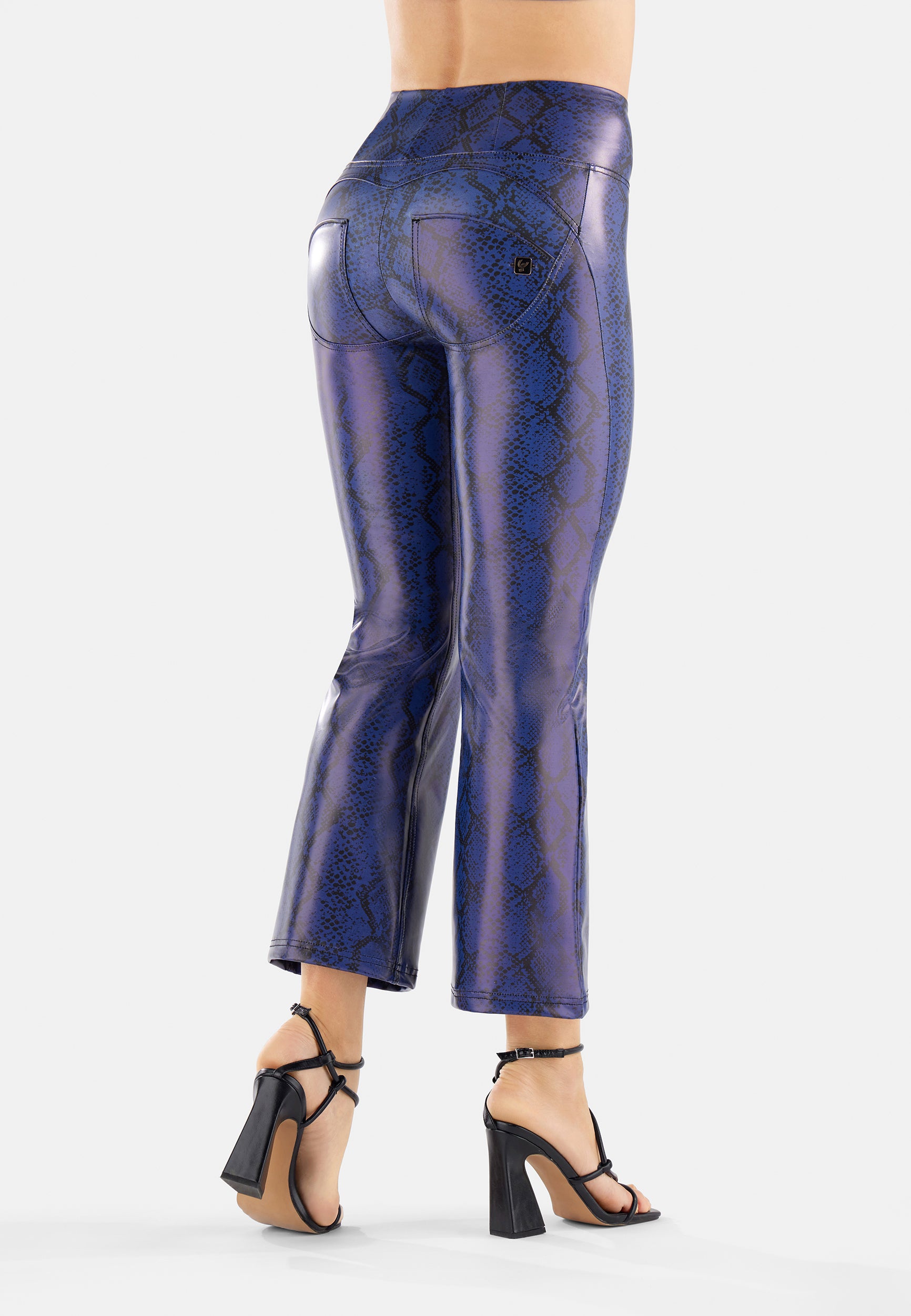 freddy-pantaloni-wr-up-similpelle-pitonata-flare-cropped-vita-alta image 8
