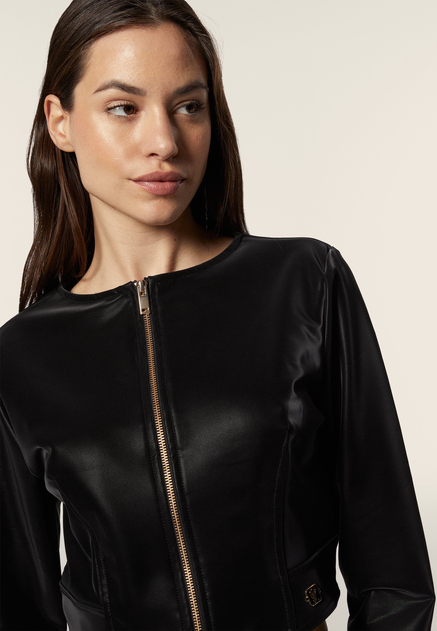 freddy-giacca-donna-corta-con-zip-in-similpelle-lucida image 4