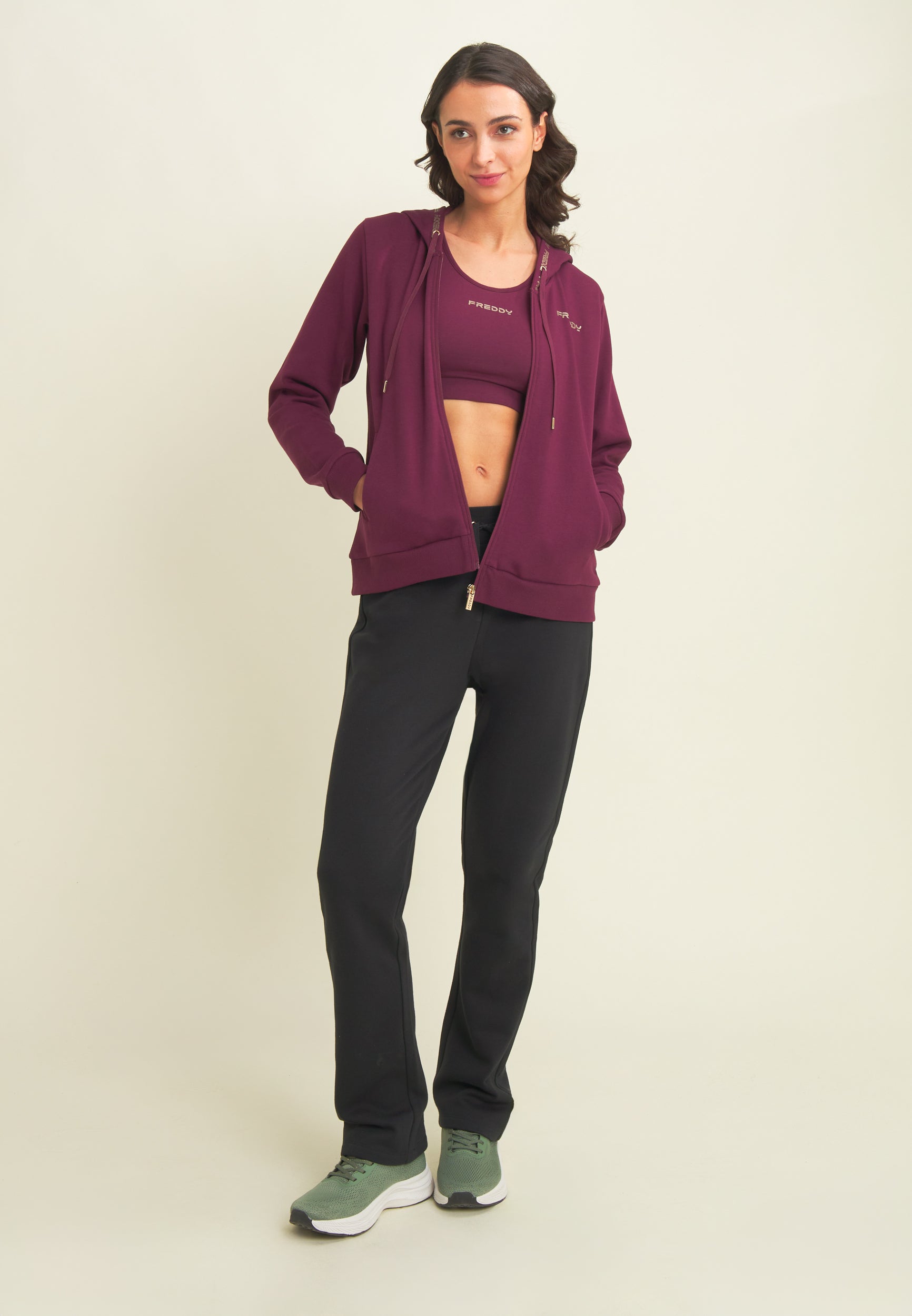 freddy-tuta-con-cappuccio-e-logo-oro-a-contrasto-felpa-zip-pantaloni image 1