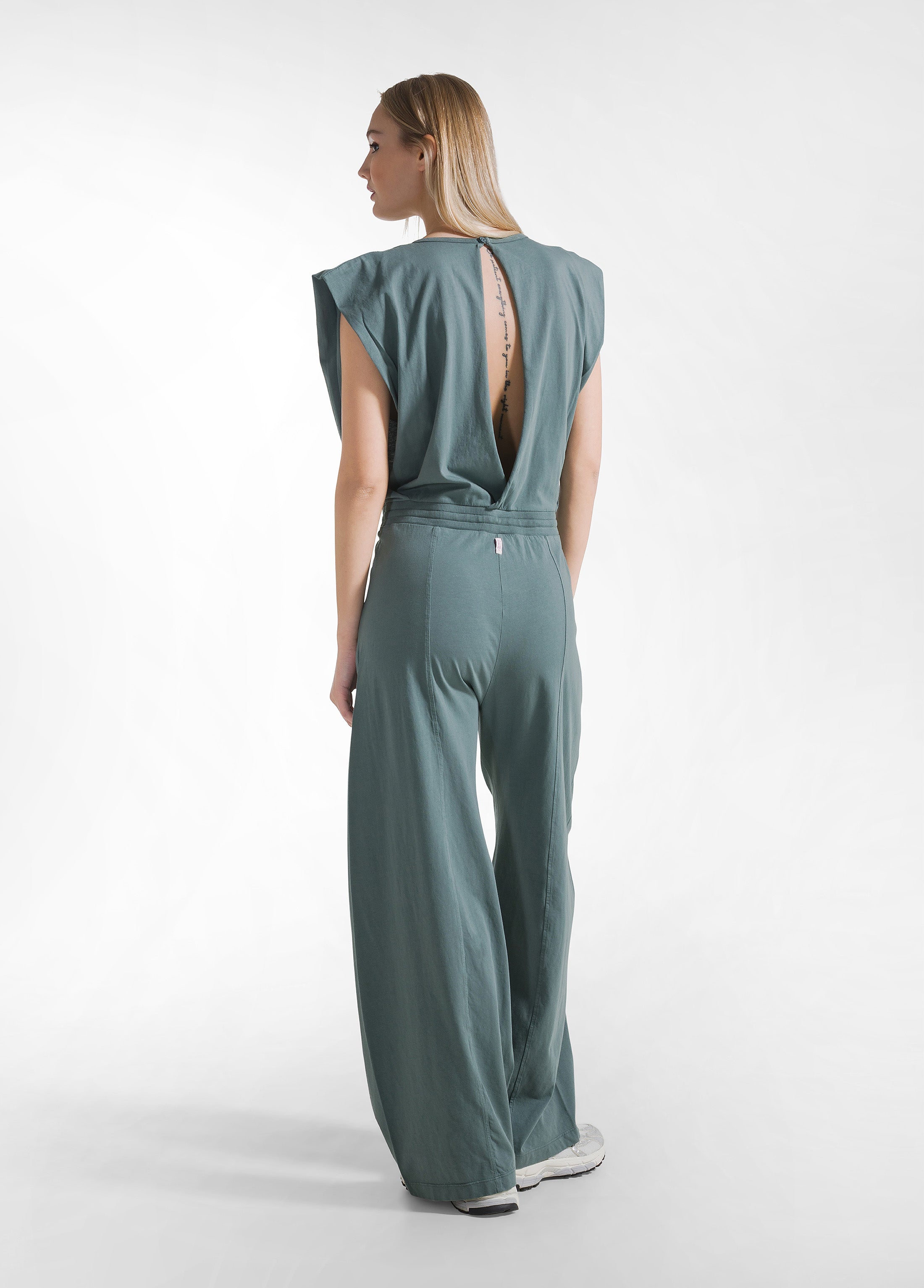 deha-tuta-jumpsuit-in-jersey-verde-con-apertura-sul-retro image 3