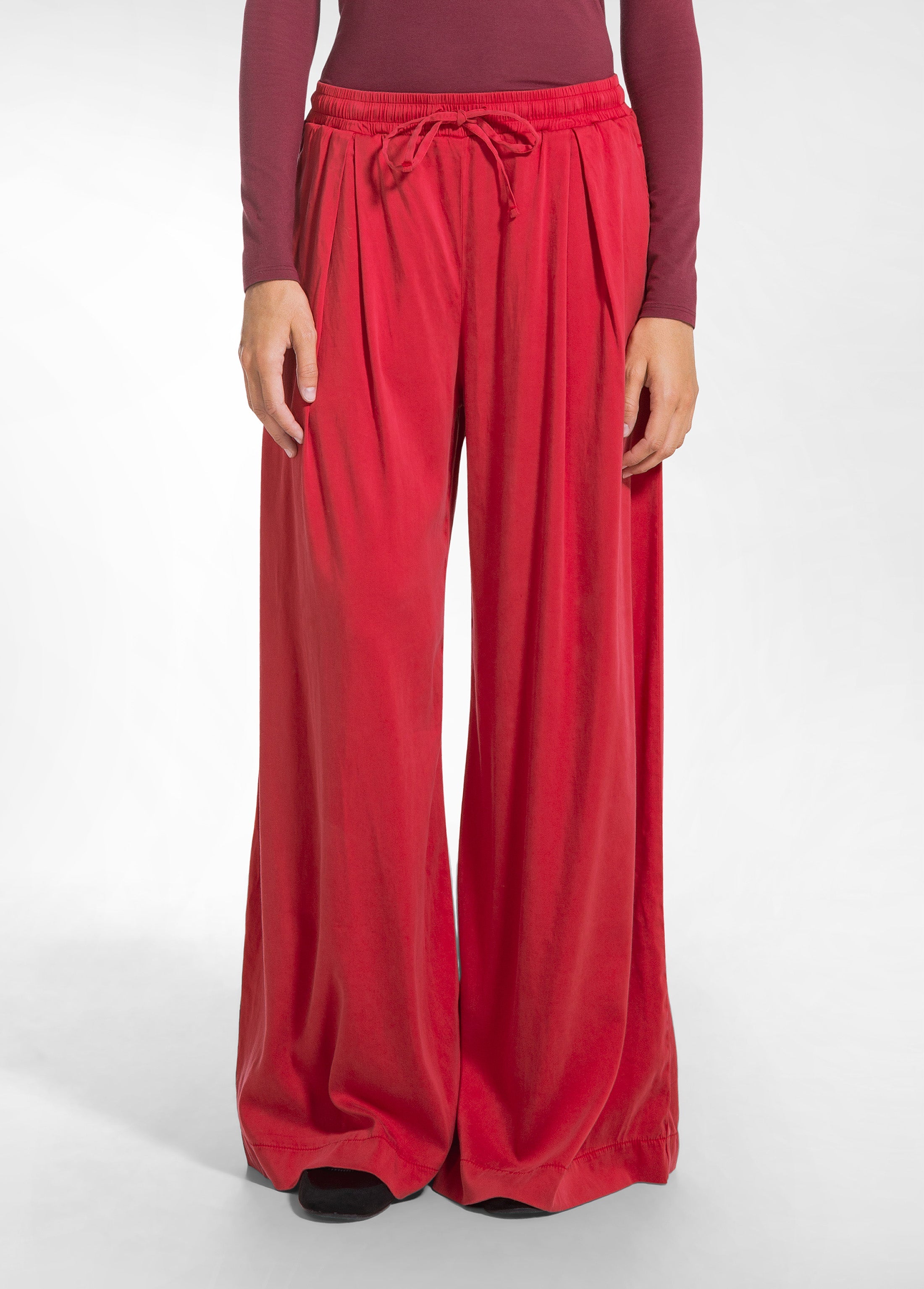 deha-d52438-pantalone-wide-leg-in-raso-stretch-rosso image 2