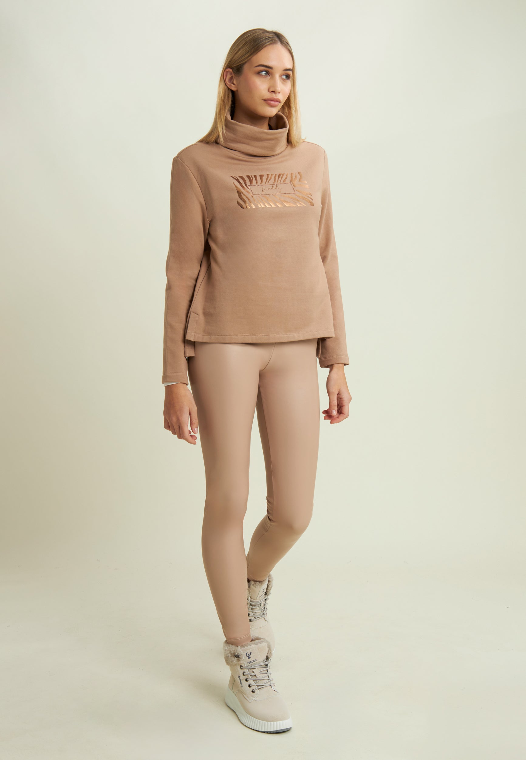 freddy-felpa-donna-con-logo-e-strass-al-centro-modal-garzato image 2