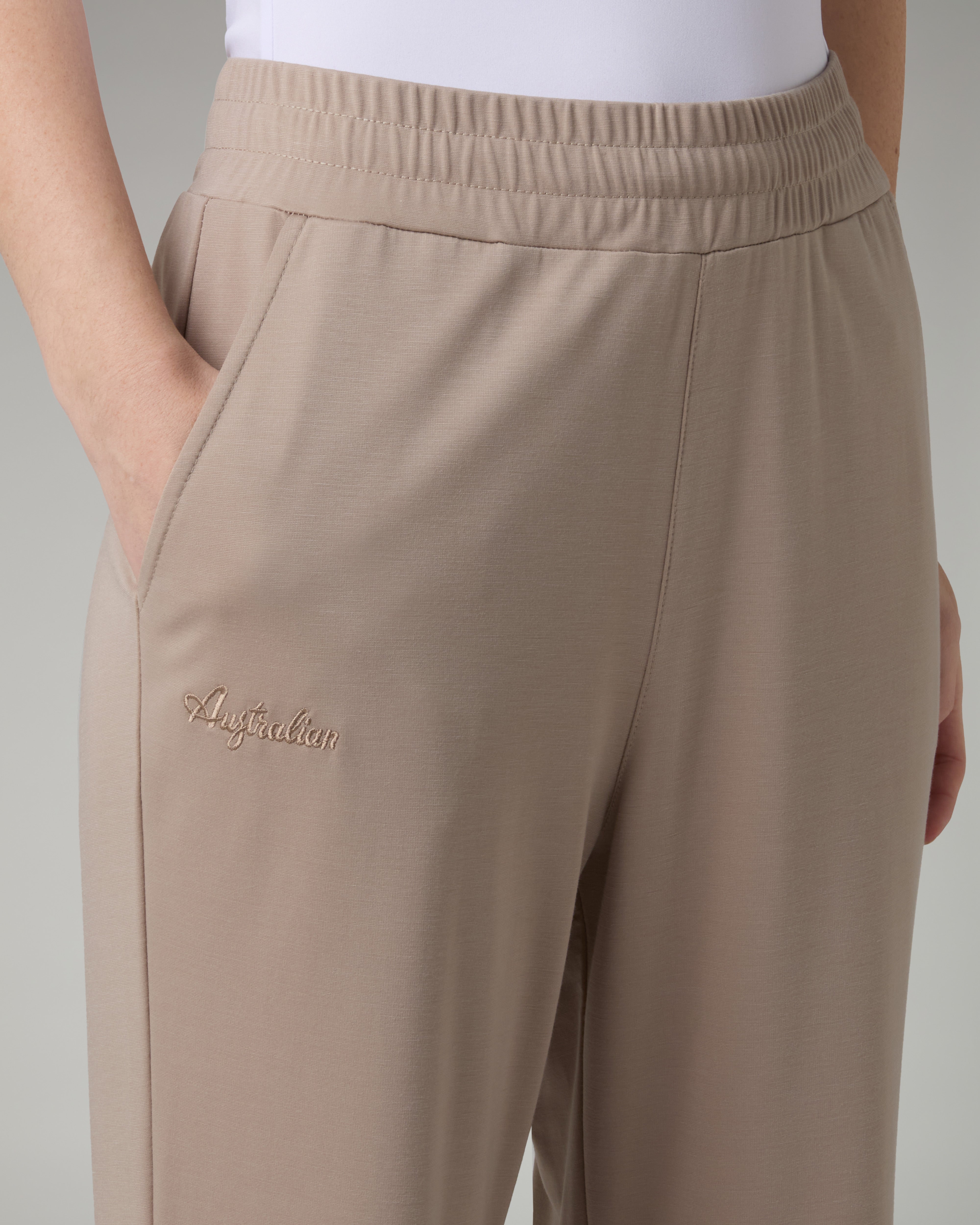 australian-grace-tracksuit-tuta-donna-flow-interlock image 6