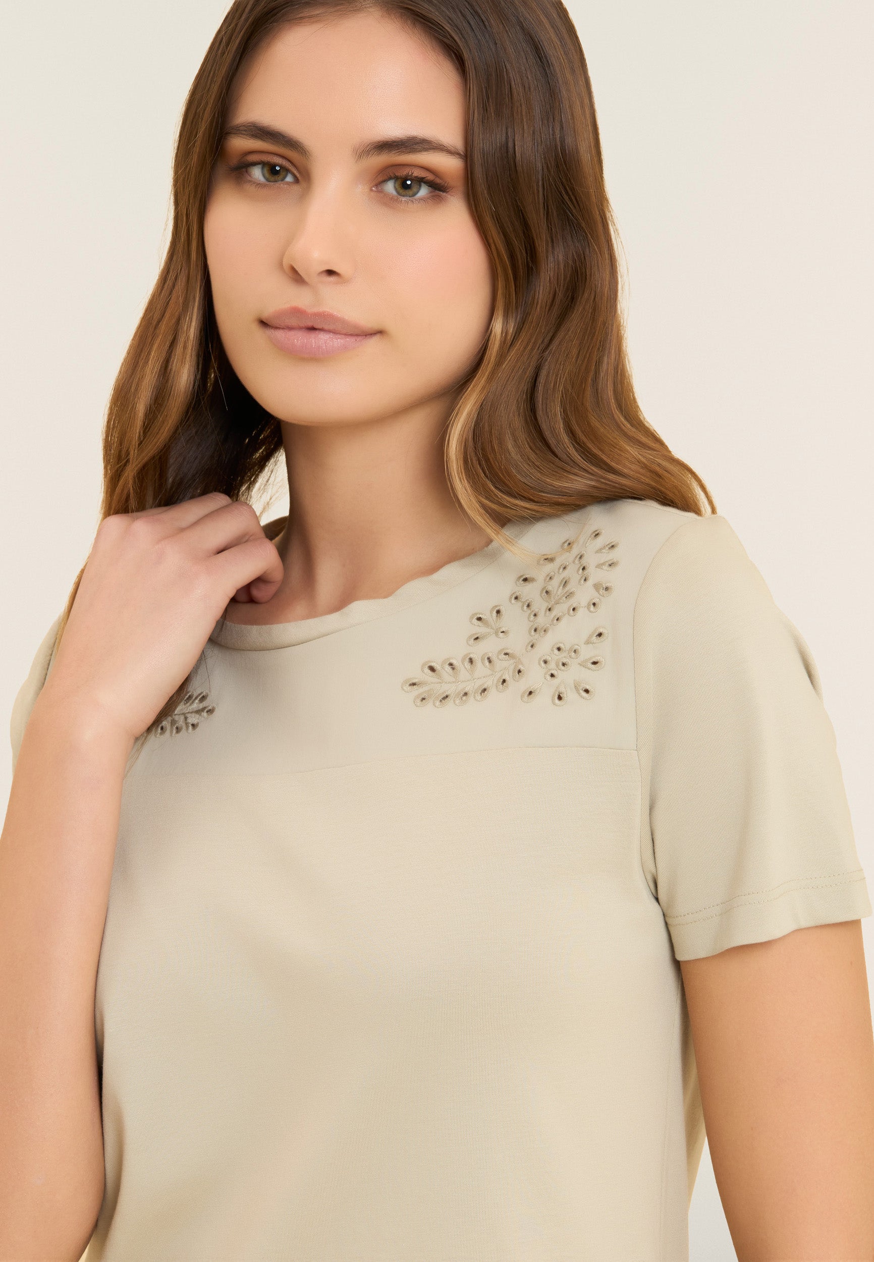 freddy-t-shirt-donna-in-jersey-con-ricami-floreali-sangallo image 4