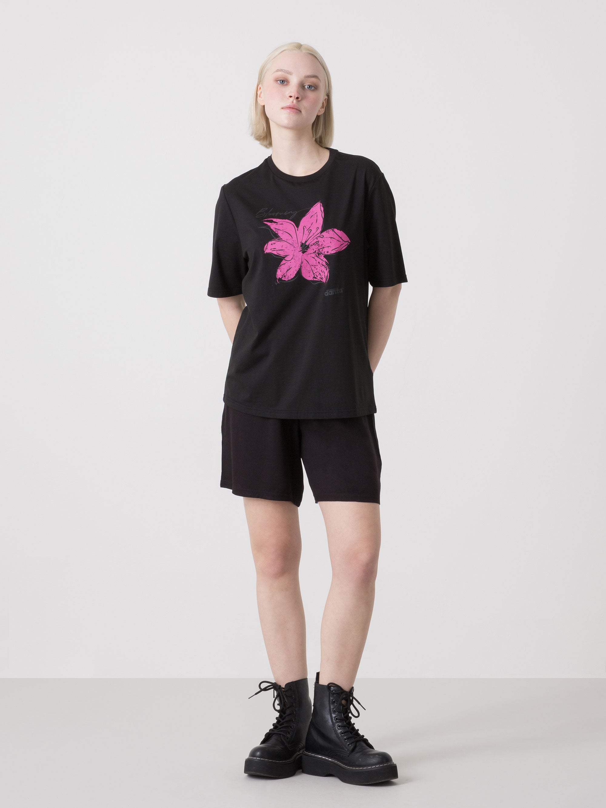 dimensione-danza-t-shirt-donna-in-modal-stretch-con-stampa-floreale-frontale image 2