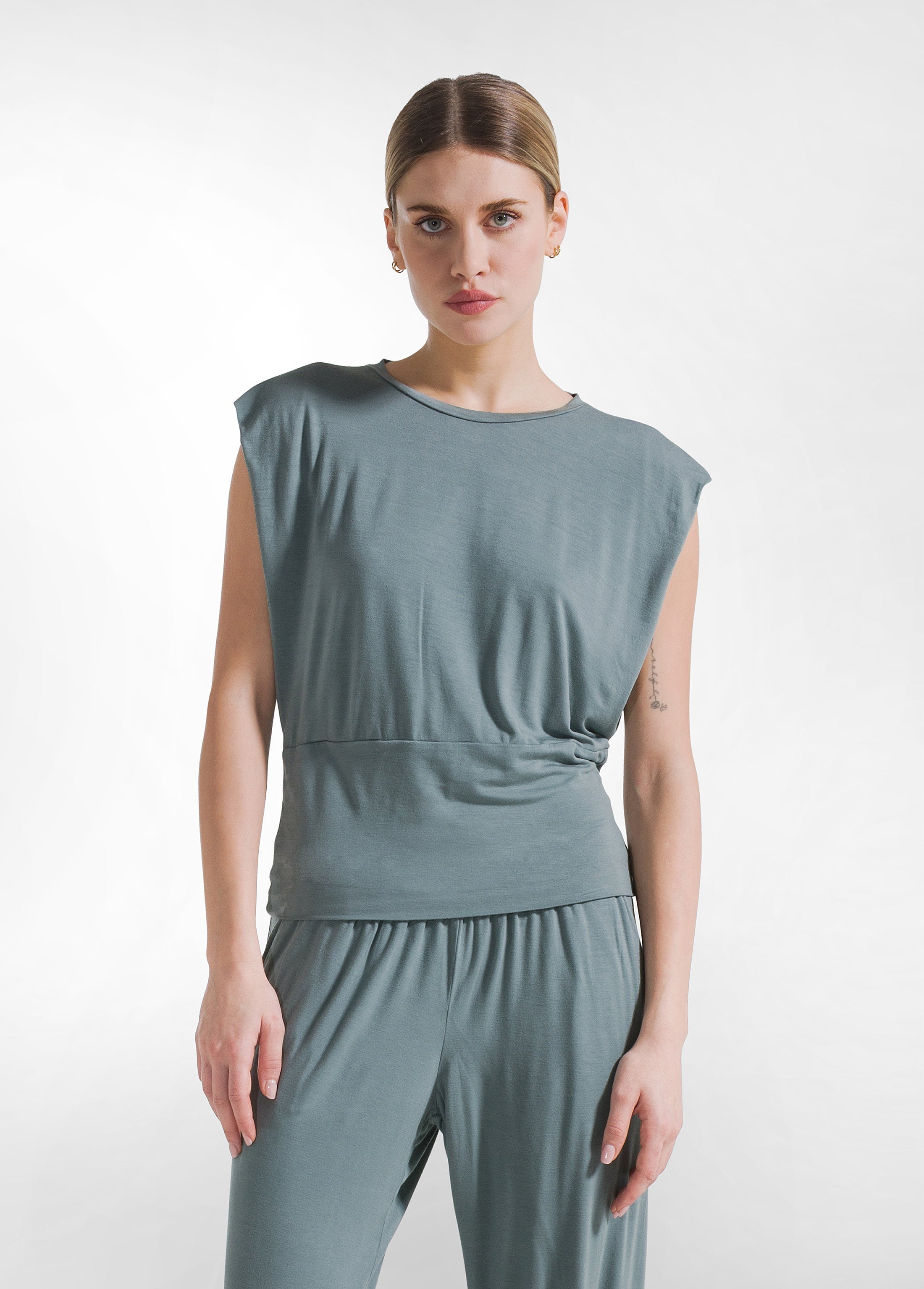 deha-completo-t-shirt-e-pantalone-in-viscosa-stretch-verde image 4