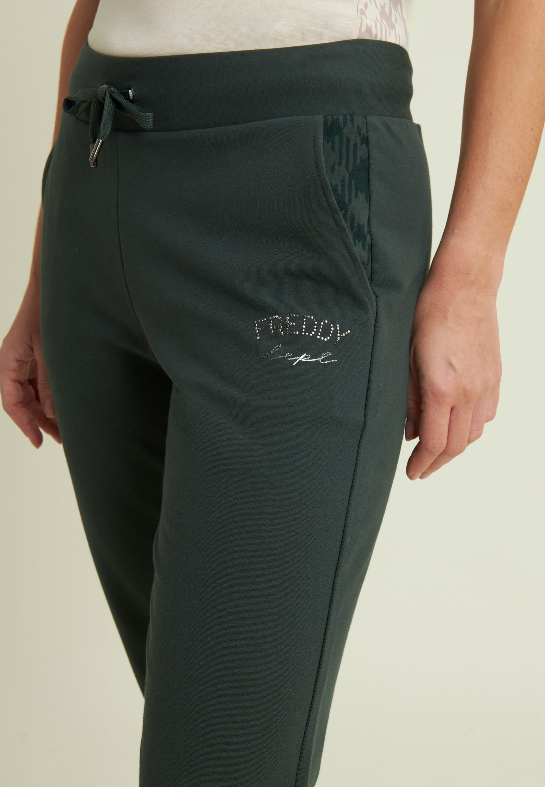 freddy-pantaloni-sportivi-regular-fit-con-spacchi-laterali-e-logo-borchie image 4