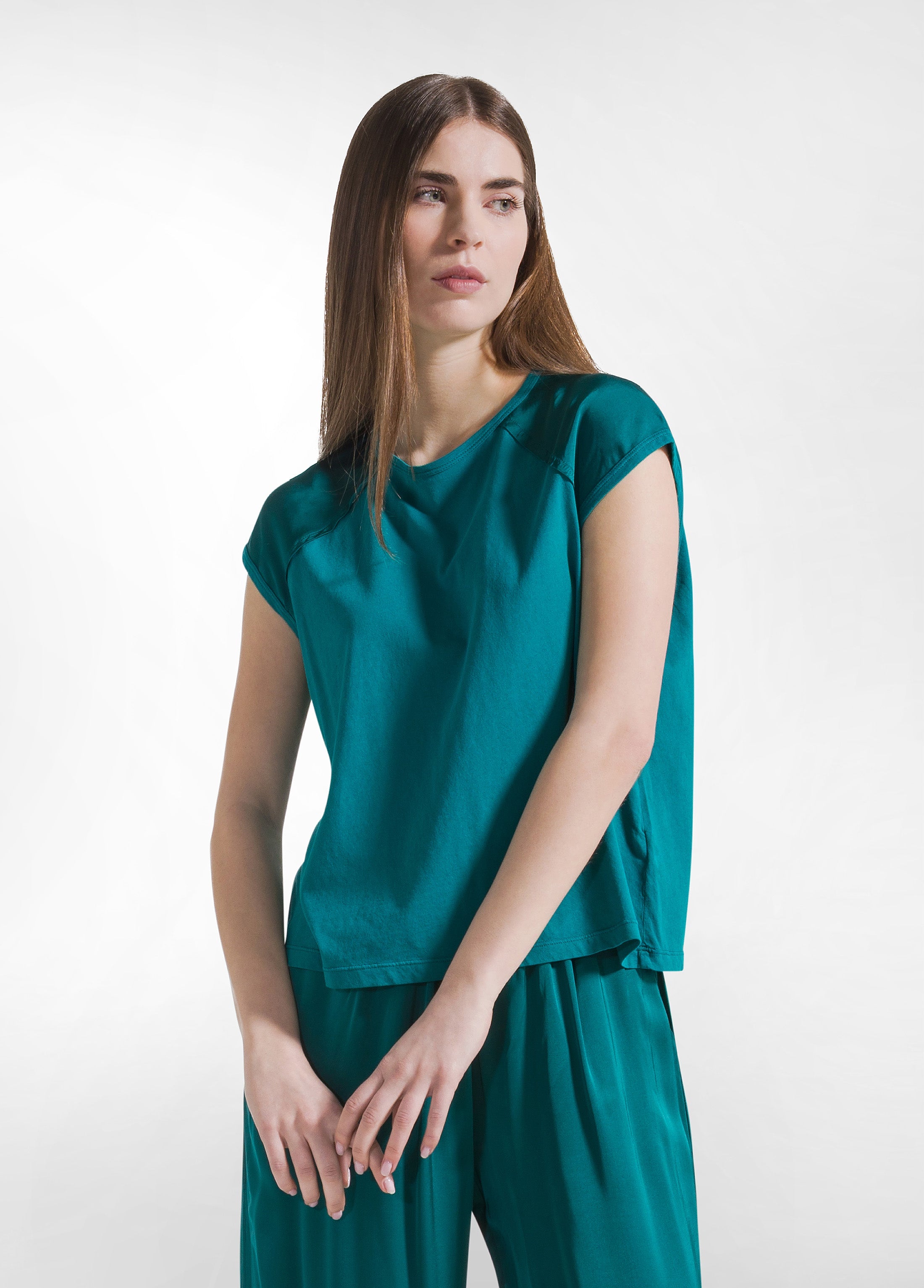deha-completo-top-e-pantaloni-palazzo-in-jersey-e-satin-verde image 3