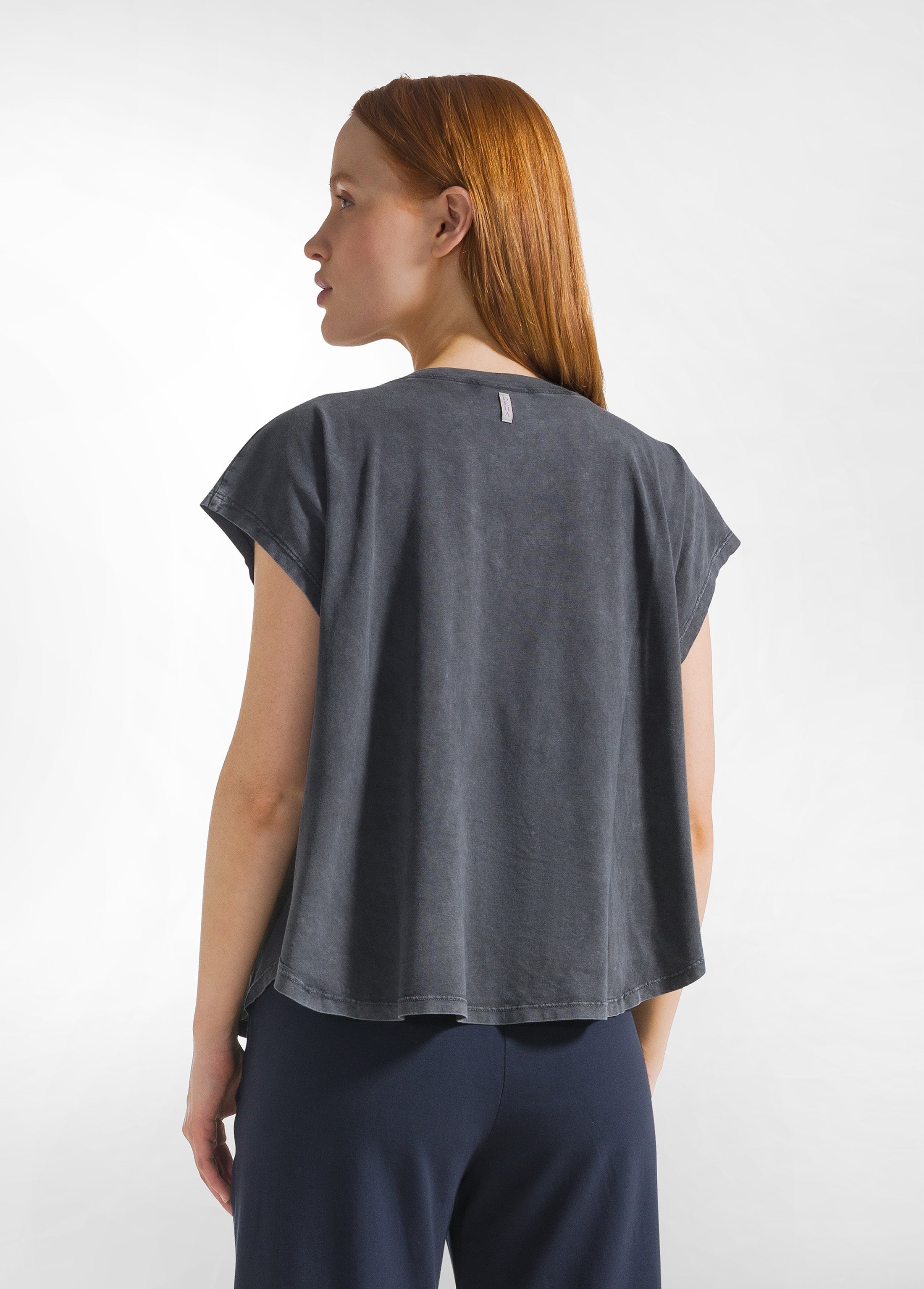 deha-t-shirt-scollo-a-v-marmorizzata-con-grafica-nero-maglia-donna-cotone image 2