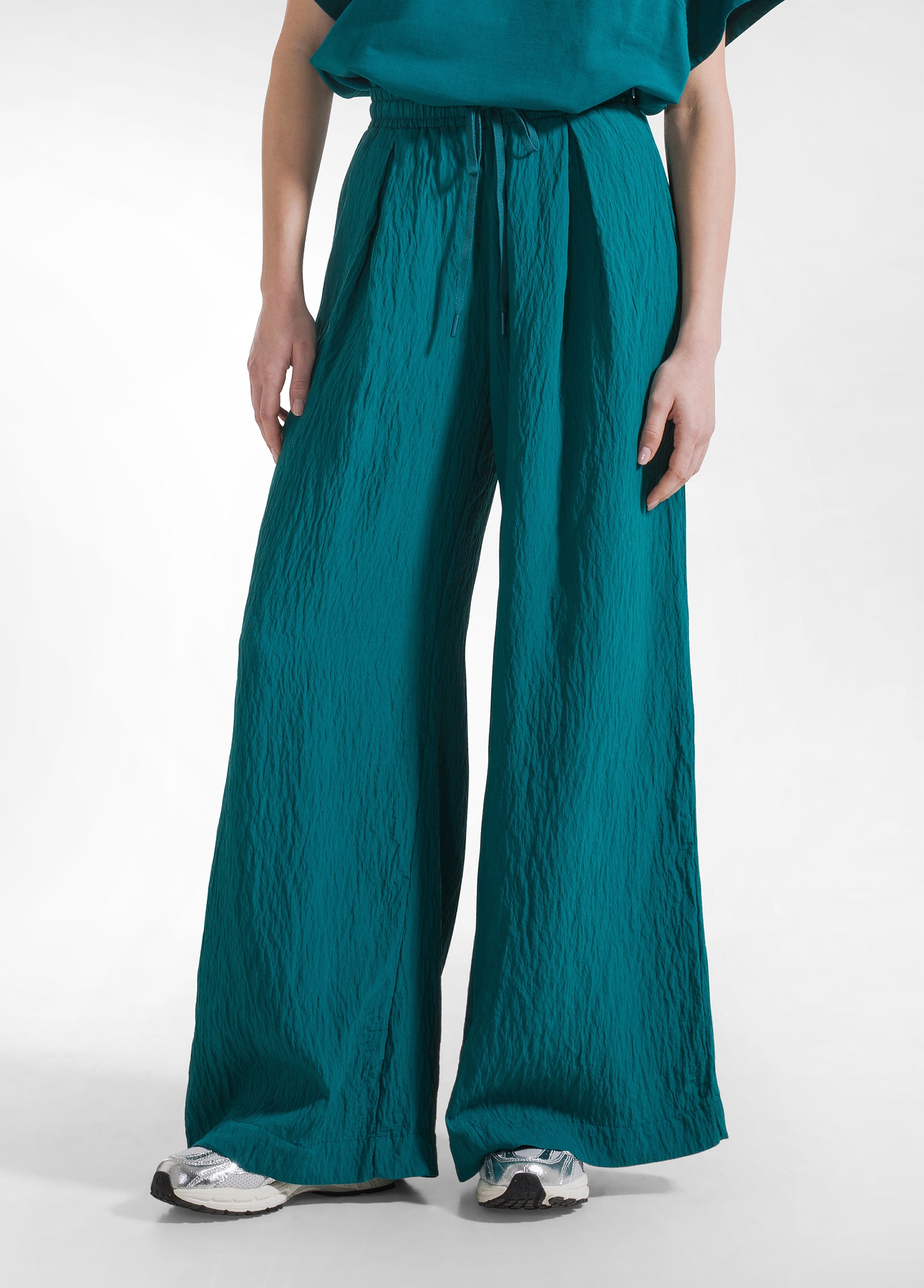 deha-pantaloni-larghi-in-viscosa-crinkle-verde-iron-free image 2