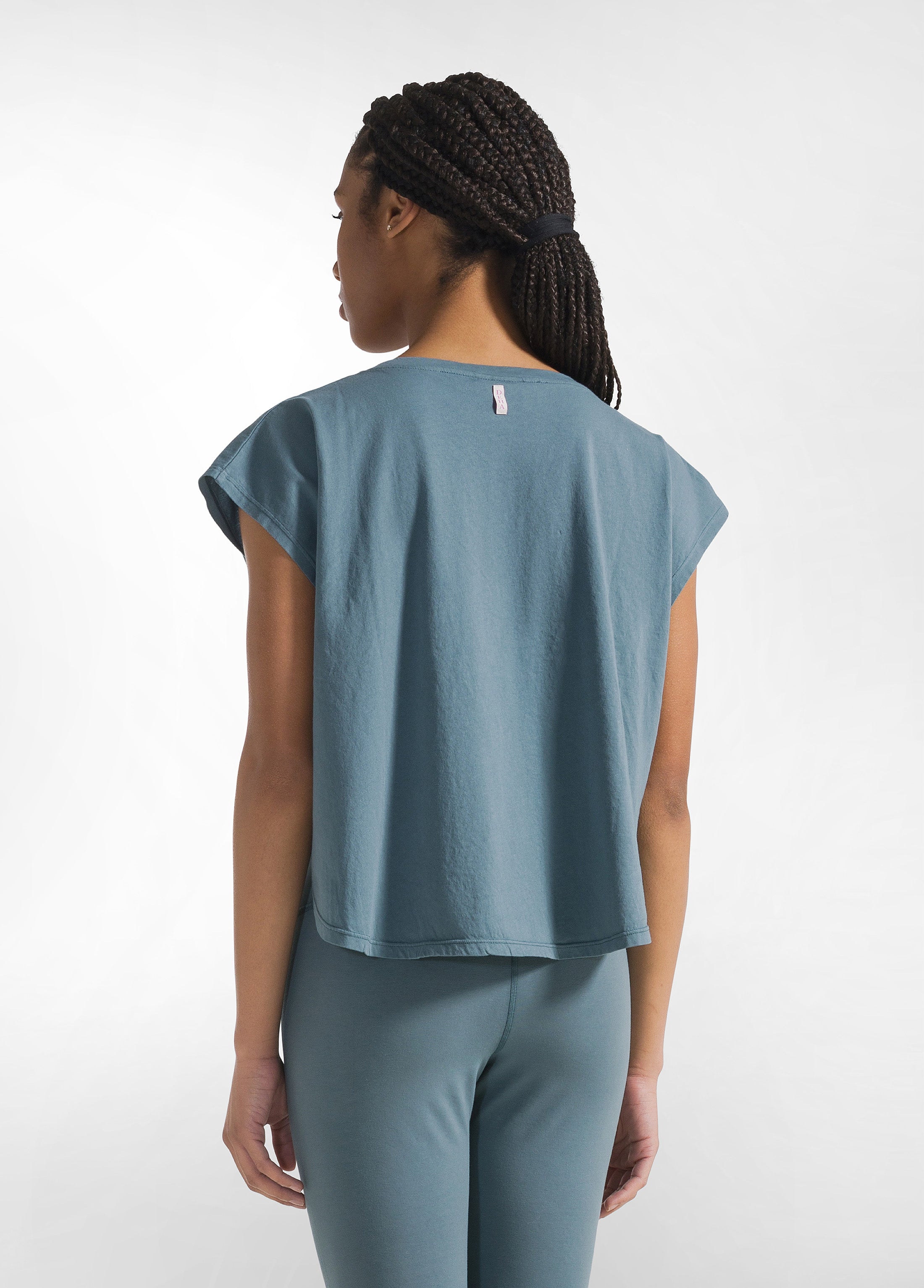 deha-t-shirt-ampia-in-cotone-organico-blu-con-scollo-a-v image 2