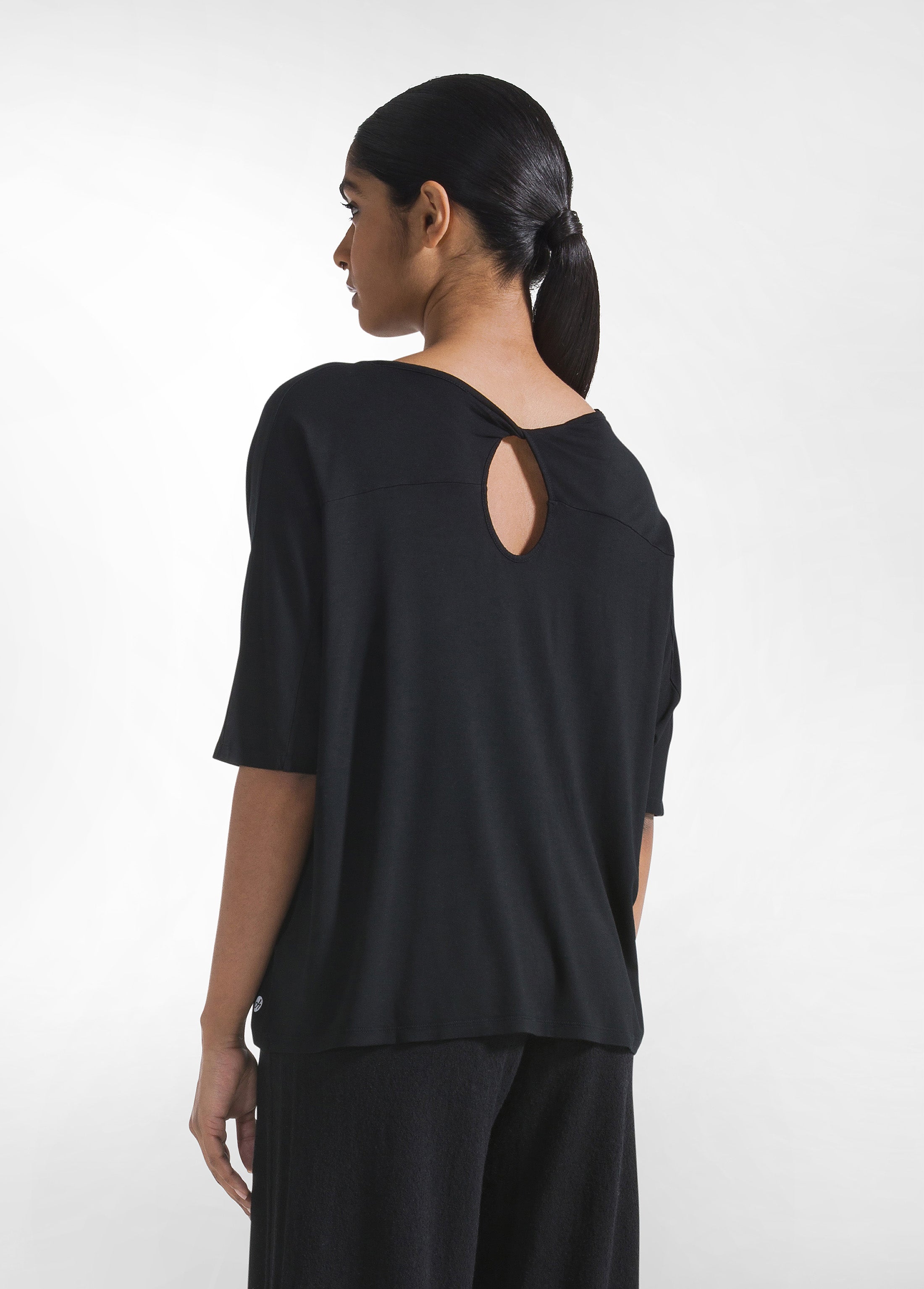 deha-t-shirt-fluida-in-viscosa-nera image 2