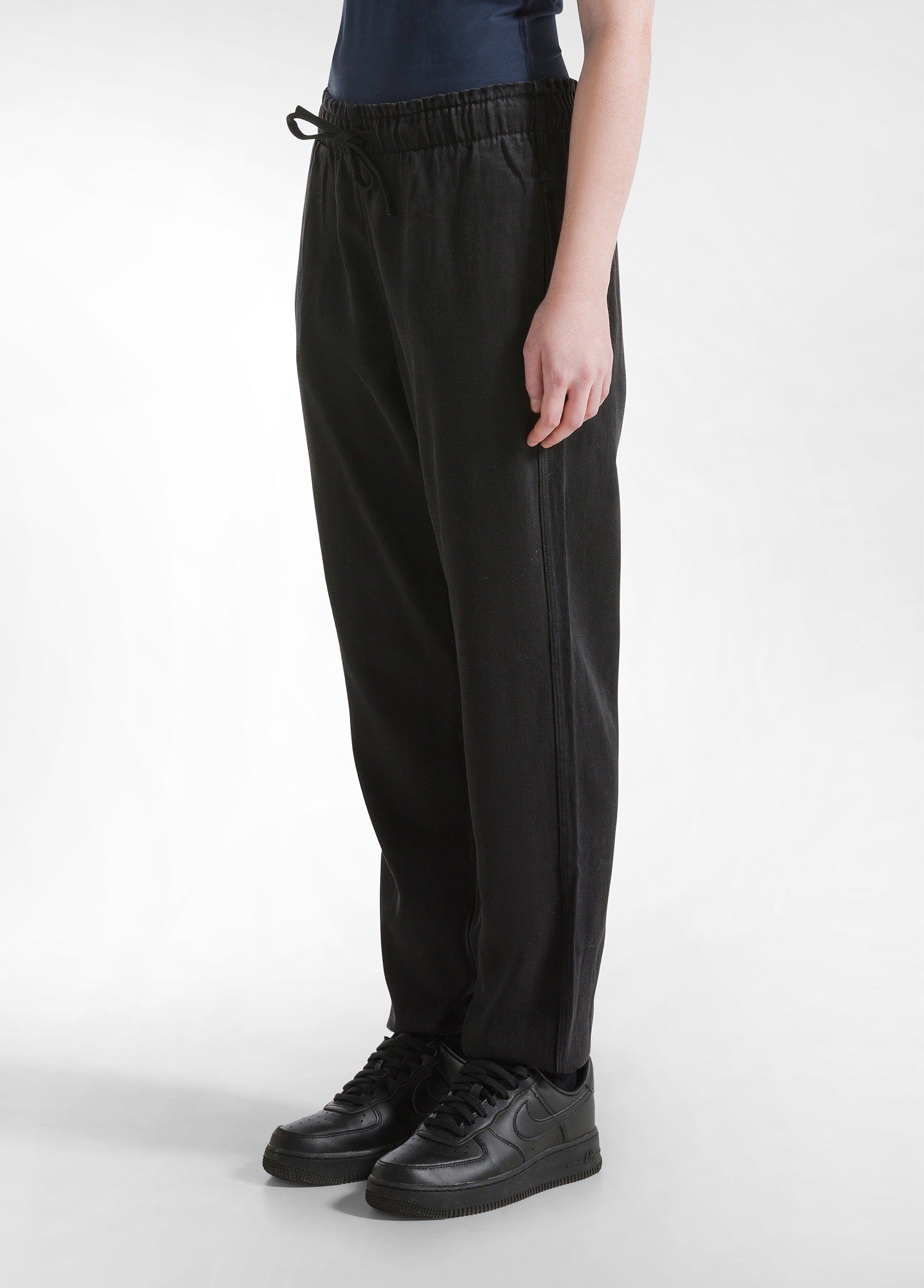 deha-pantalone-jogger-in-denim-lyocell-nero image 2