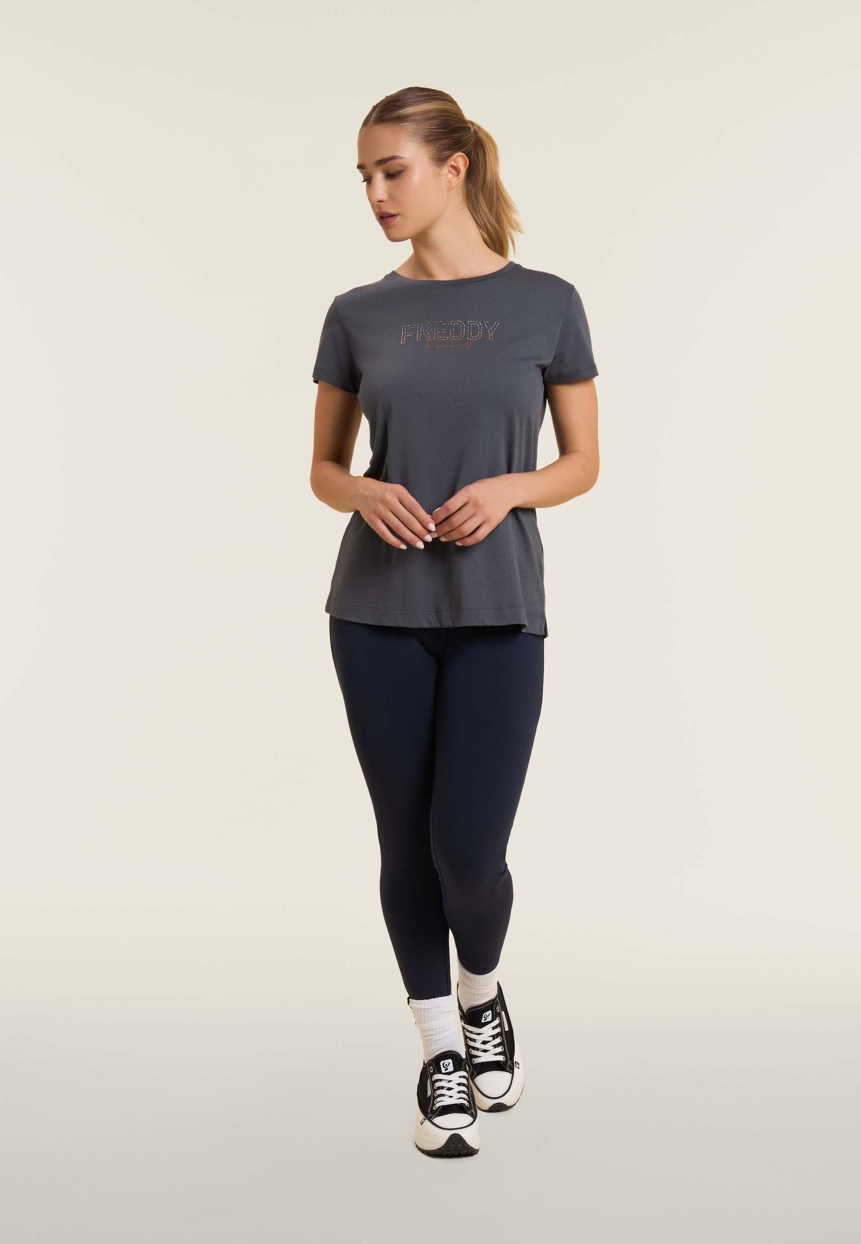 freddy-t-shirt-donna-con-spacchi-laterali-e-logo-in-strass image 2