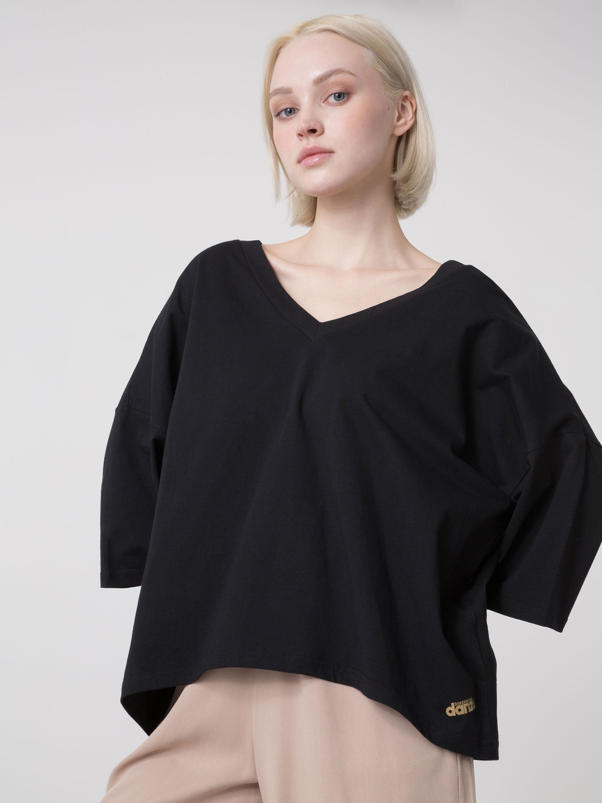 t-shirt-donna-dimensione-danza-in-jersey-stretch-con-scollo-a-v-e-taglio-asimmet image 5