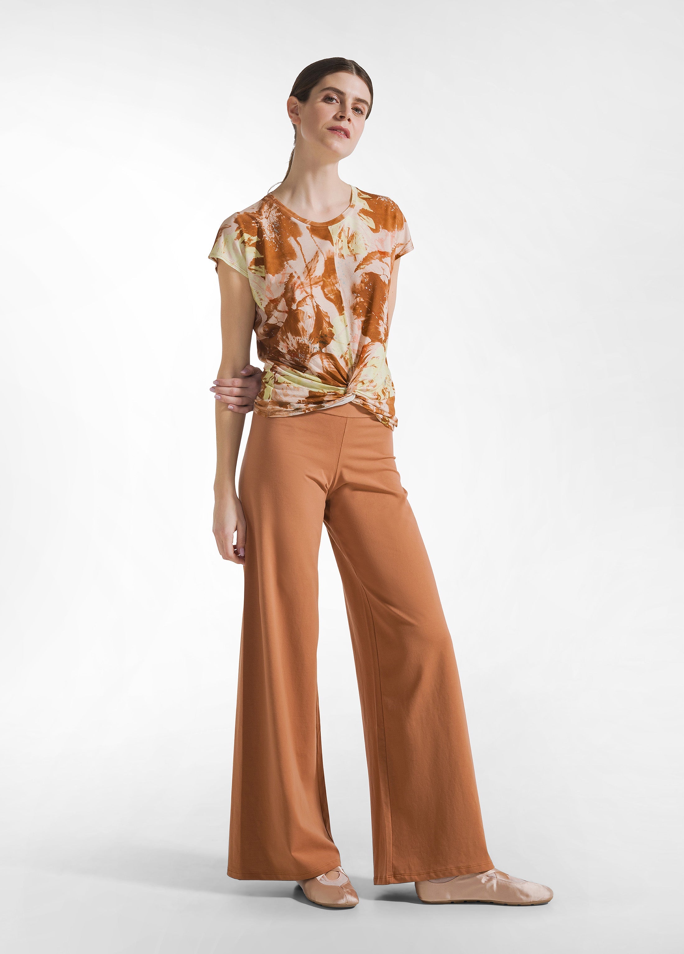 deha-t-shirt-in-viscosa-stampata-con-nodo-marrone image 4