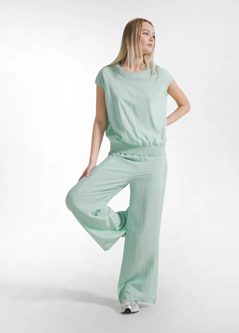 deha-completo-top-pantaloni-palazzo-in-misto-seta-cotone-verde image 1