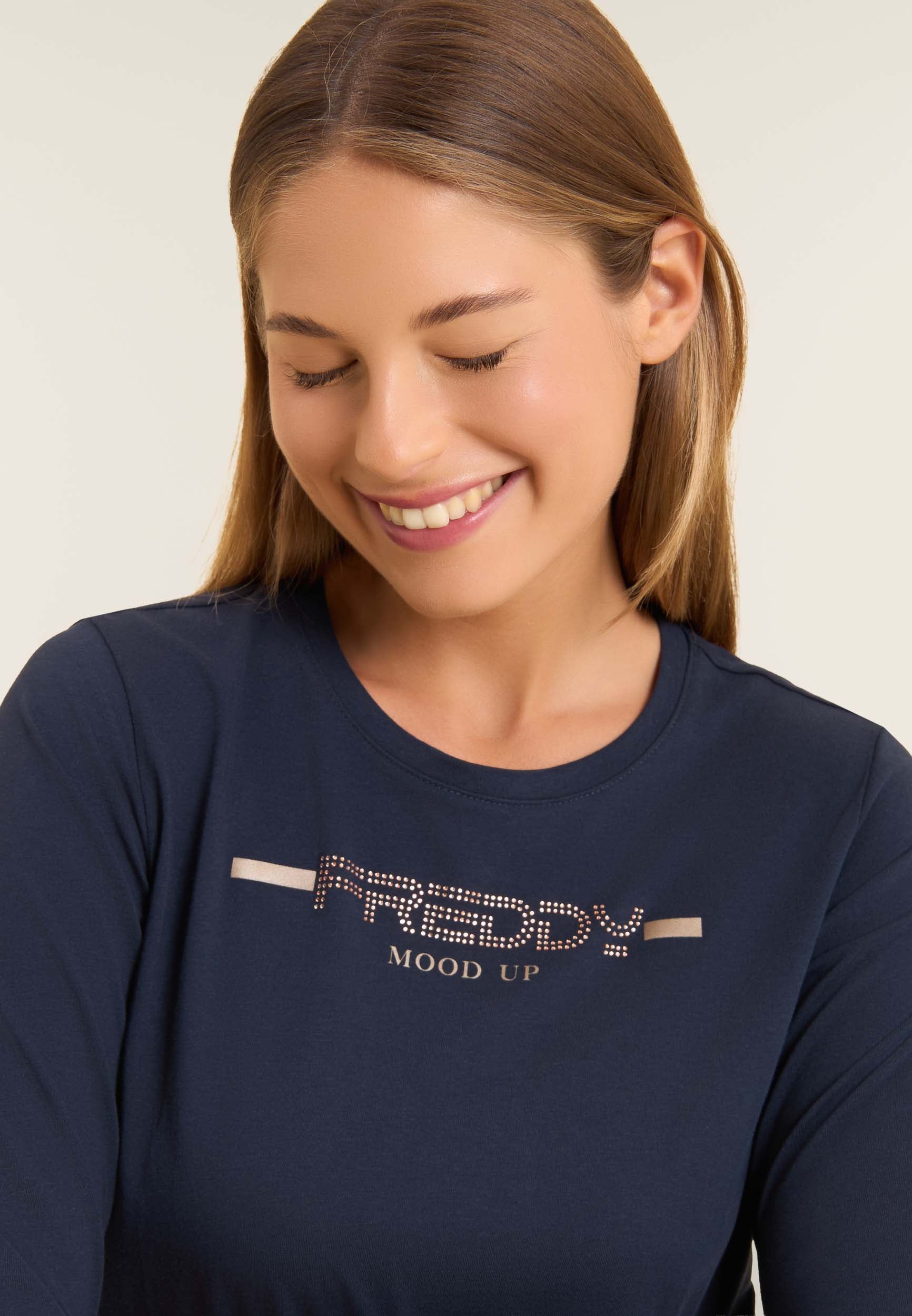 freddy-t-shirt-donna-manica-lunga-jersey-supima-fondo-stondato-logo-strass image 4