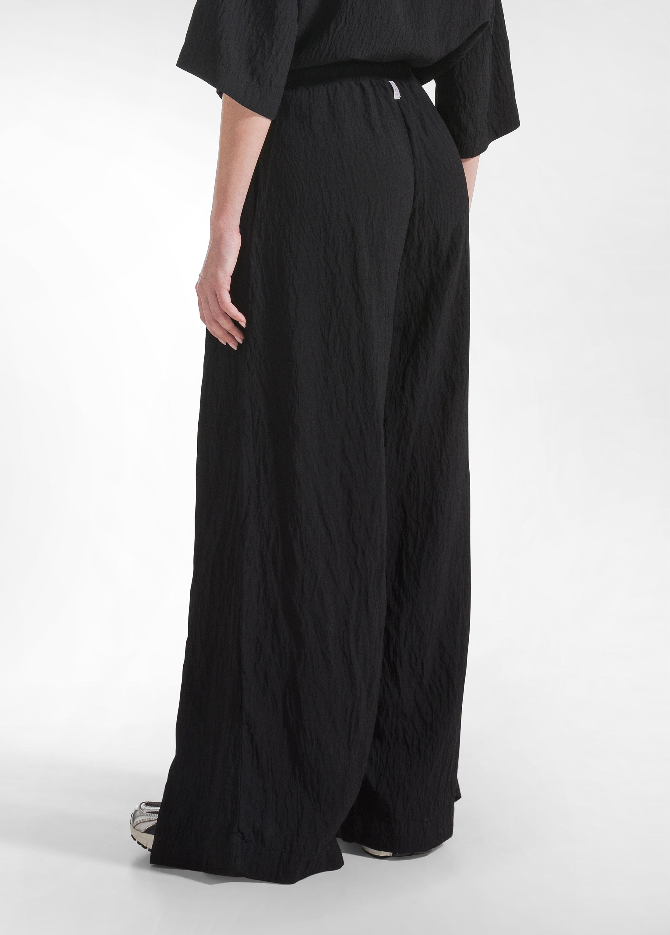 deha-pantaloni-larghi-neri-in-viscosa-crinkle-iron-free image 3