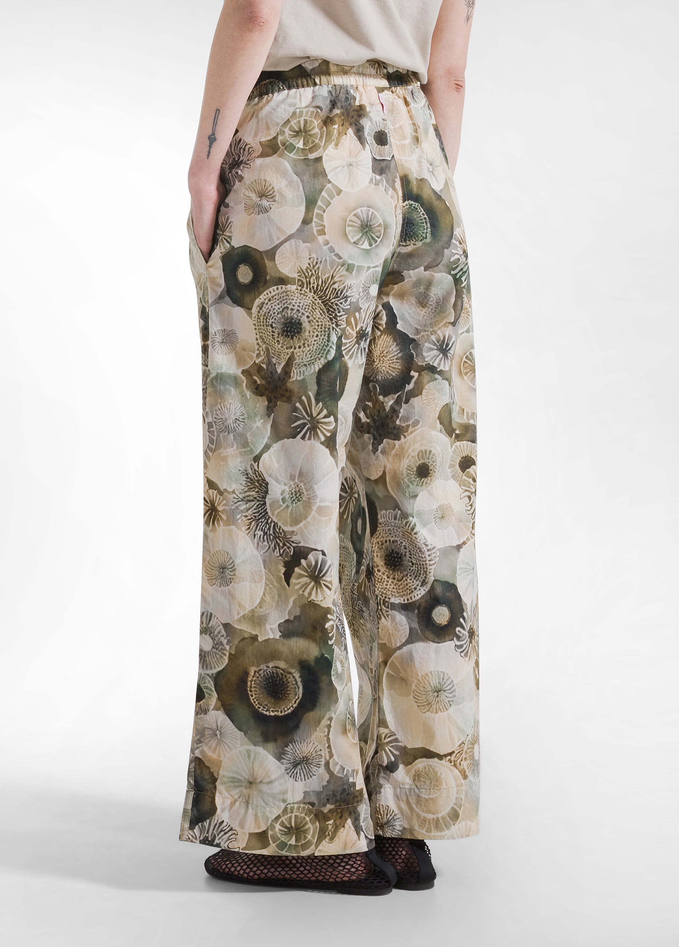 deha-pantaloni-relaxed-in-popeline-parachute-verde-all-over image 3