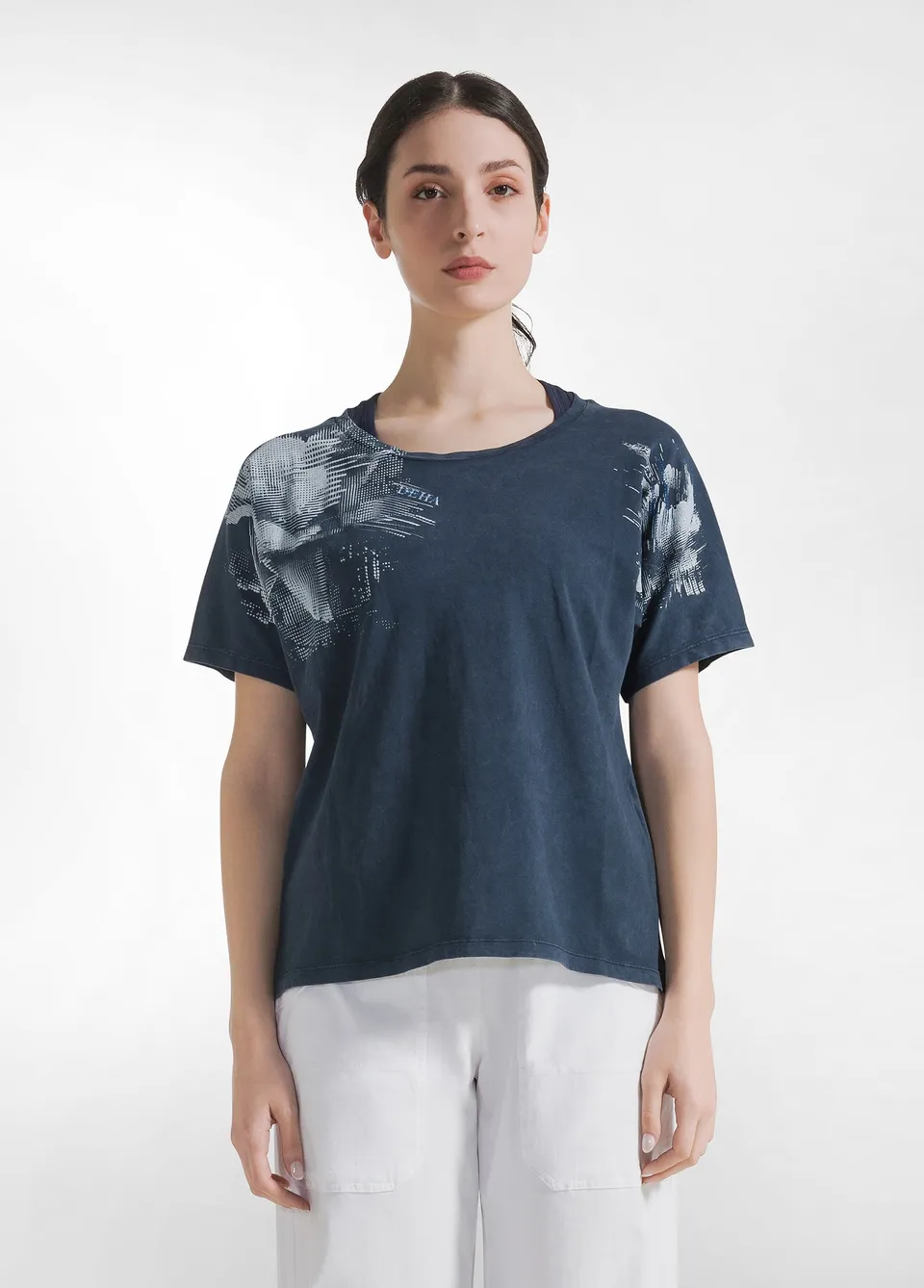 deha-d22814-t-shirt-marmorizzata-con-grafica-blu image 1