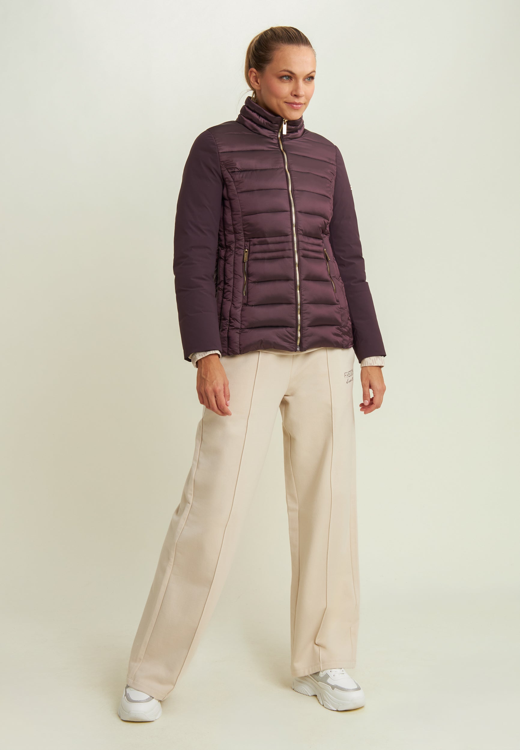 freddy-pantaloni-wide-leg-donna-con-cucitura-centrale-e-logo-in-borchie image 5