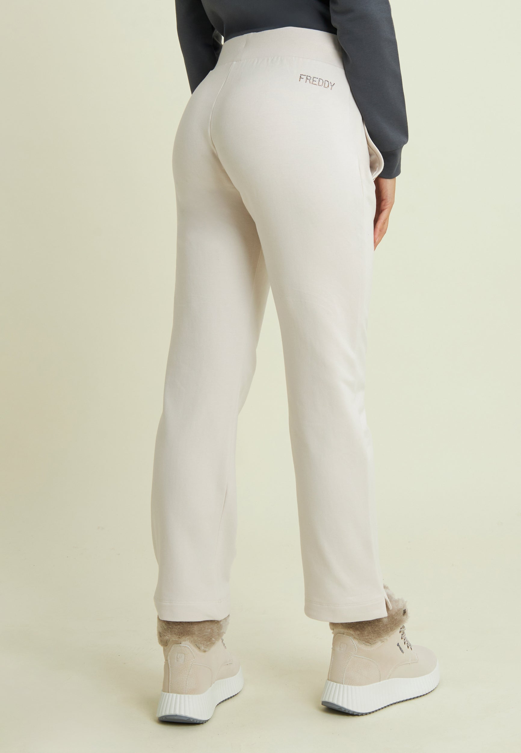 freddy-pantaloni-sportivi-donna-gamba-dritta-con-dettagli-luminosi image 3