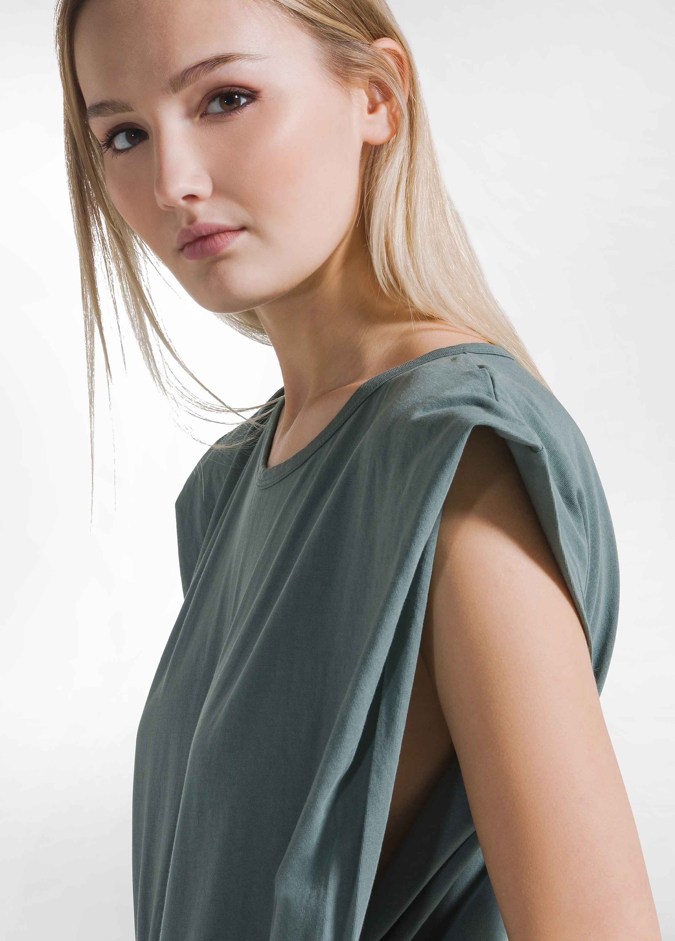 deha-tuta-jumpsuit-in-jersey-verde-con-apertura-sul-retro image 4