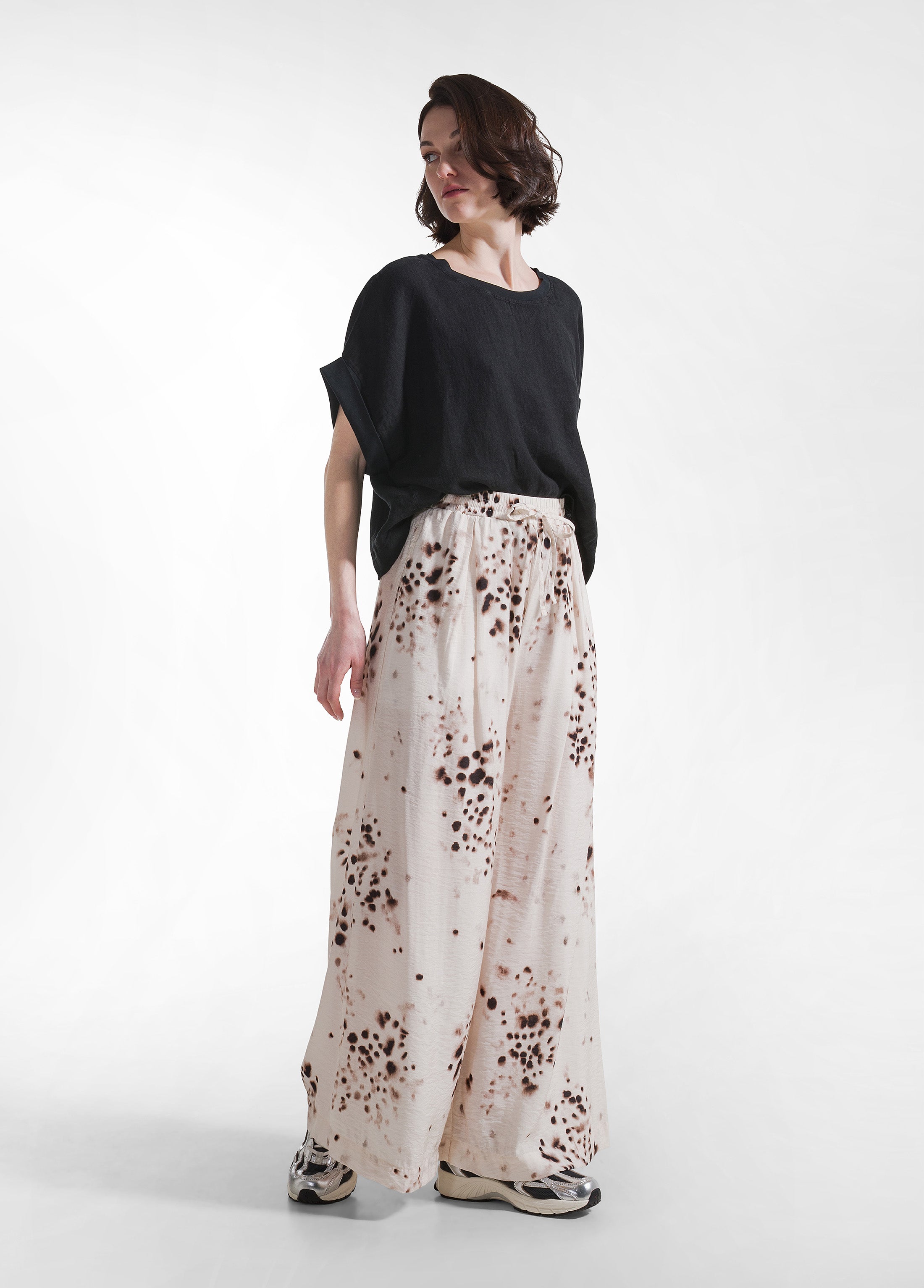deha-pantaloni-larghi-in-viscosa-crinkle-beige-75-g-m image 1
