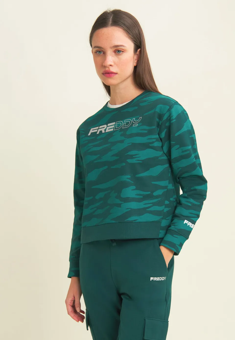 freddy-felpa-cropped-donna-girocollo-logo-perlato-camouflage image 1