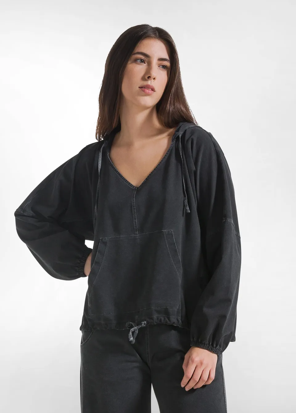 deha-felpa-con-cappuccio-effetto-fade-nera-con-dettagli-in-satin-d42340 image 1