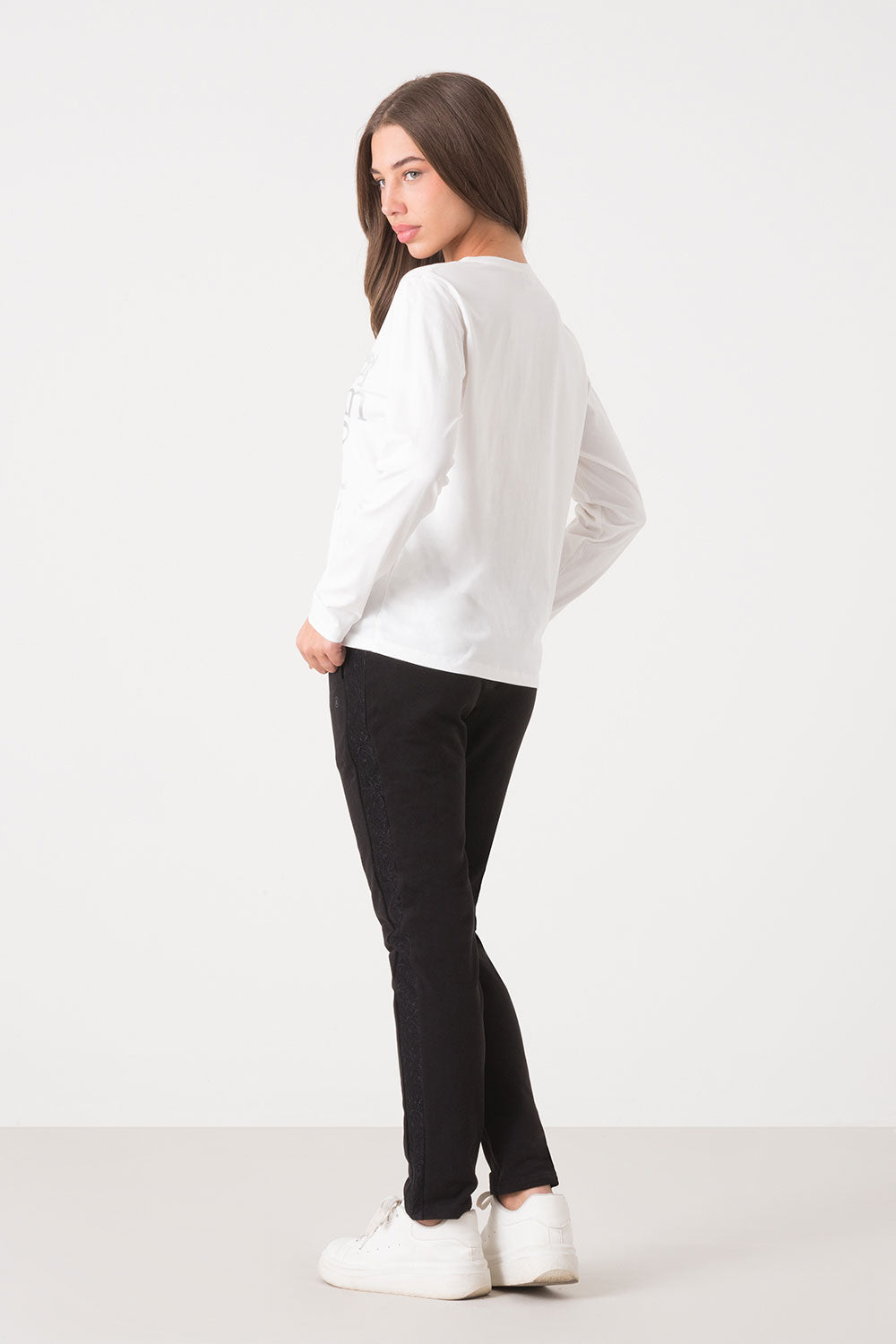 dimensione-danza-one-mile-from-home-t-shirt-manica-lunga-scollo-a-v image 2