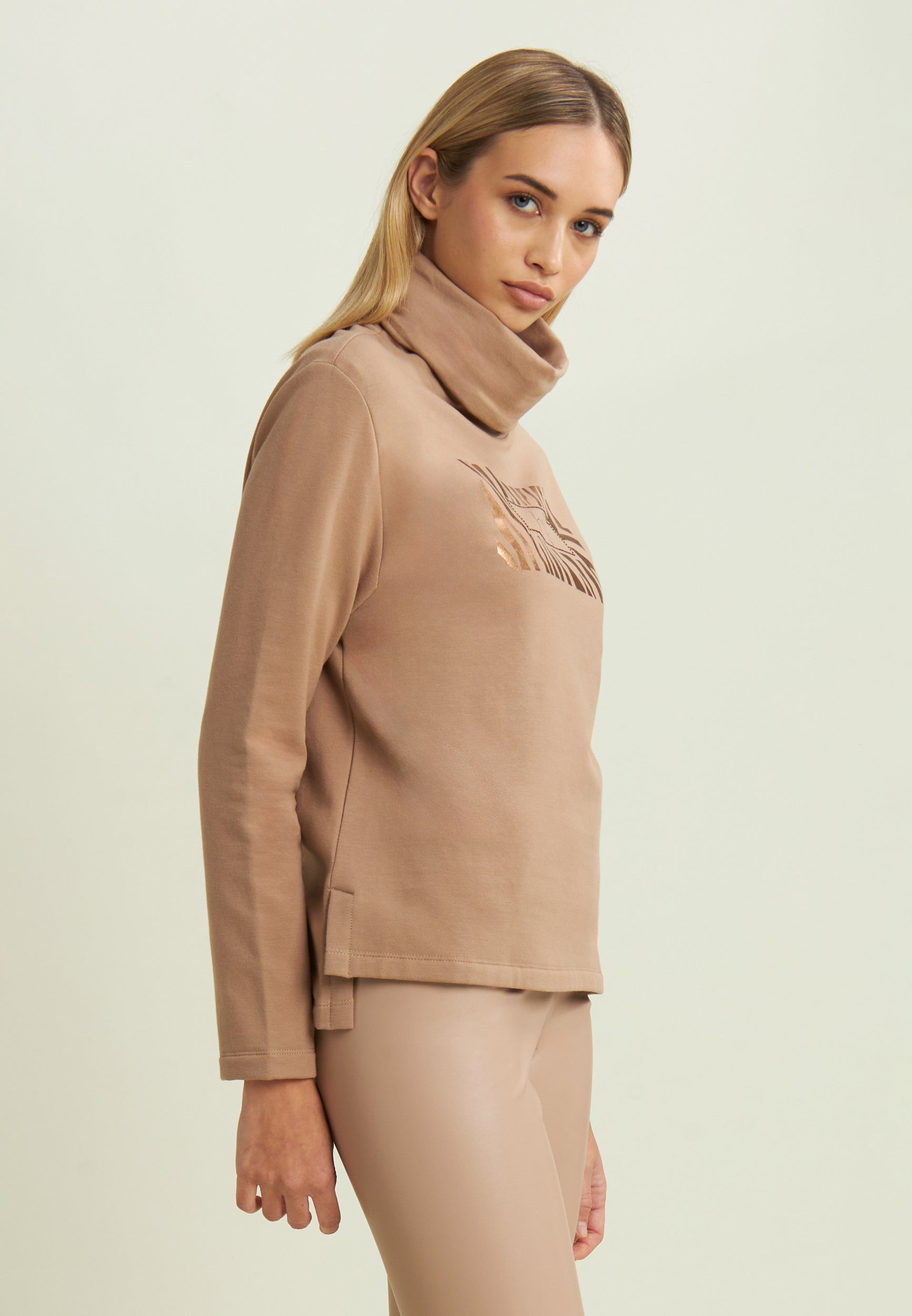 freddy-felpa-donna-con-logo-e-strass-al-centro-modal-garzato image 1