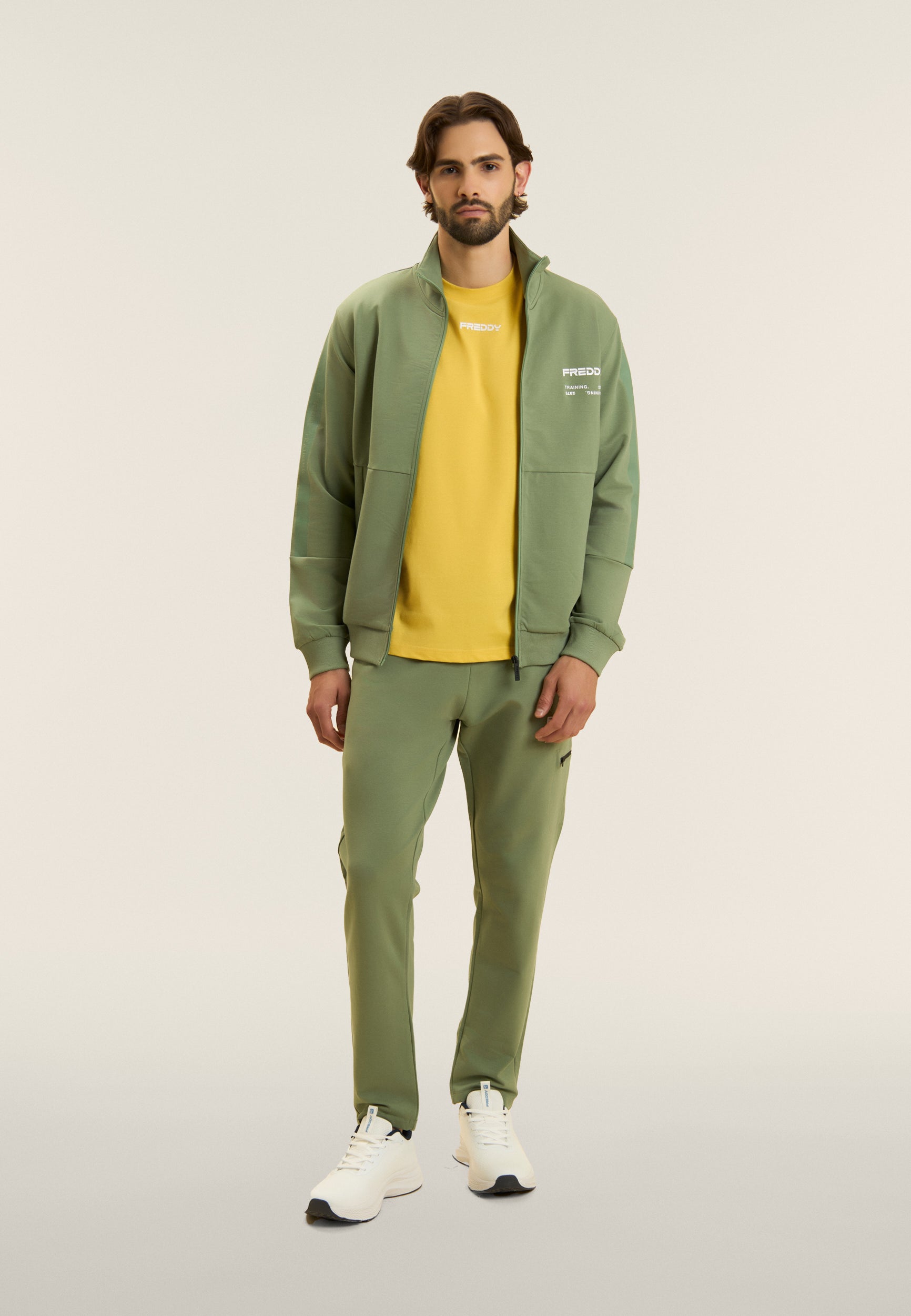 freddy-pantaloni-sportivi-uomo-gamba-dritta-con-tasca-laterale-zip-e-logo image 2