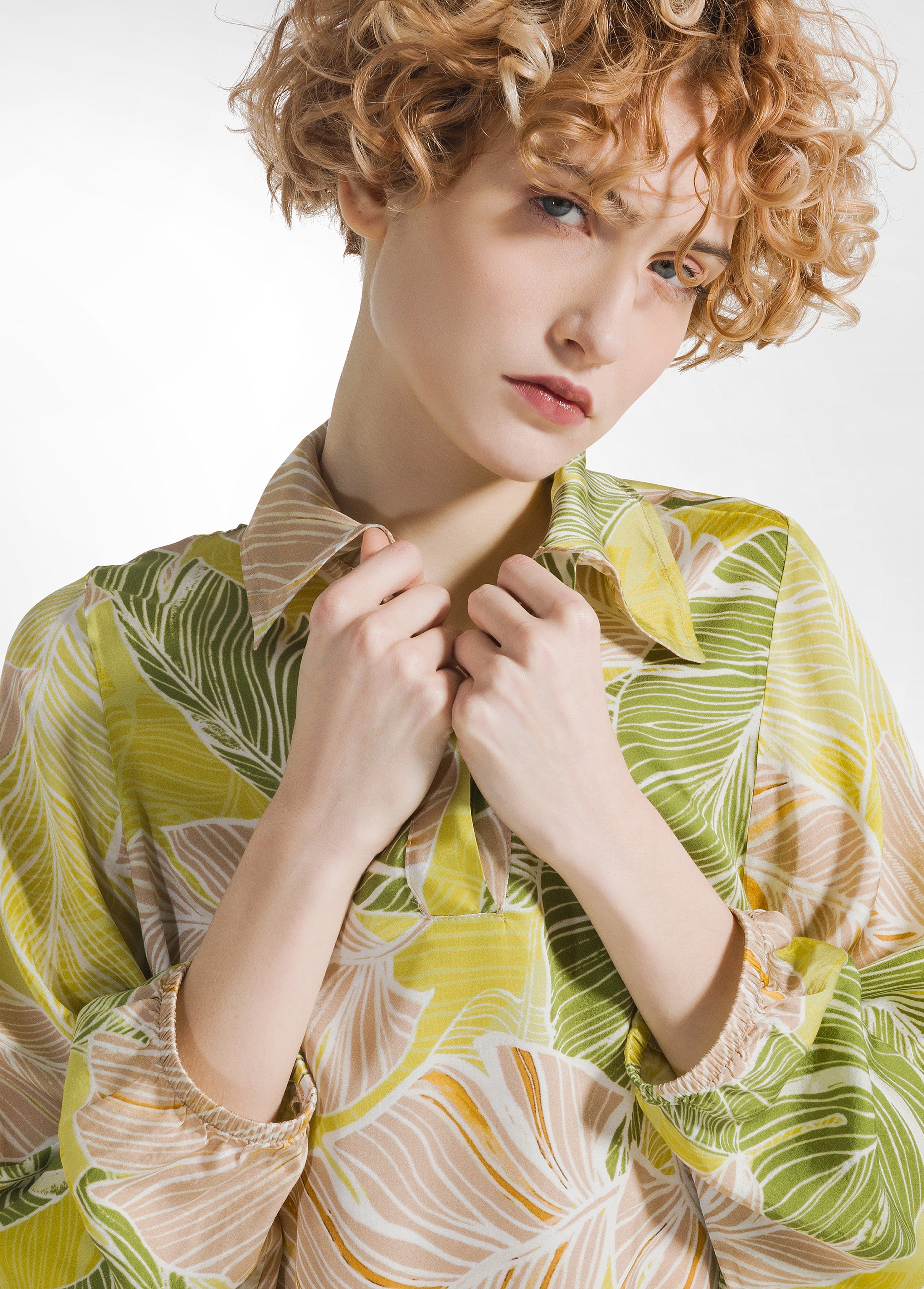 deha-camicia-in-raso-stampato-beige-travelwear image 3