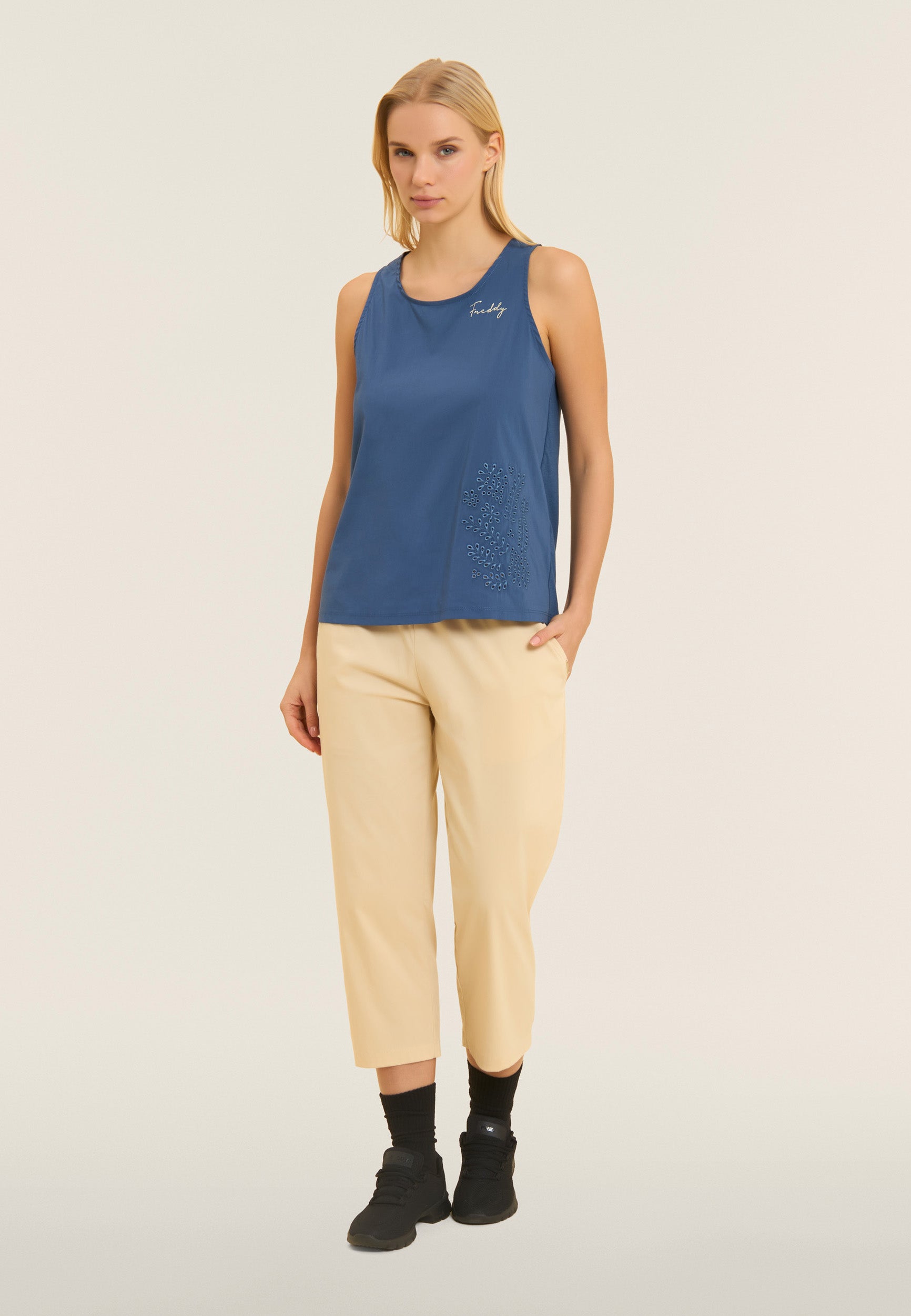 freddy-canotta-svasata-con-ricamo-floreale-canotta-donna image 2