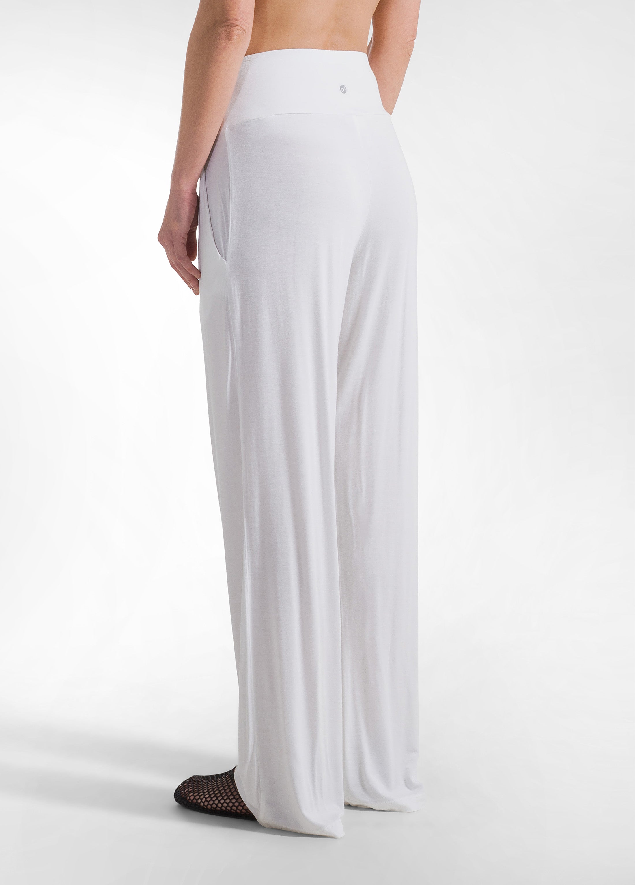 deha-completo-t-shirt-e-pantalone-dritto-in-viscosa-stretch-bianco-donna image 6