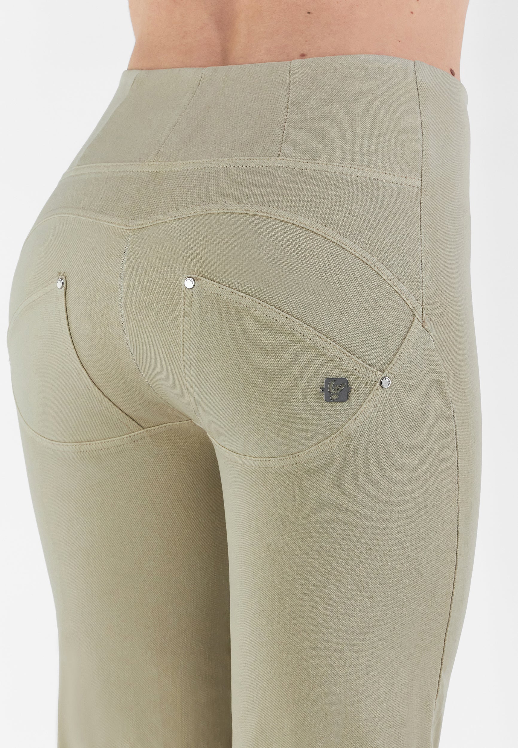 freddy-wr-up-pantaloni-capri-vita-alta-tinti-in-capo image 8