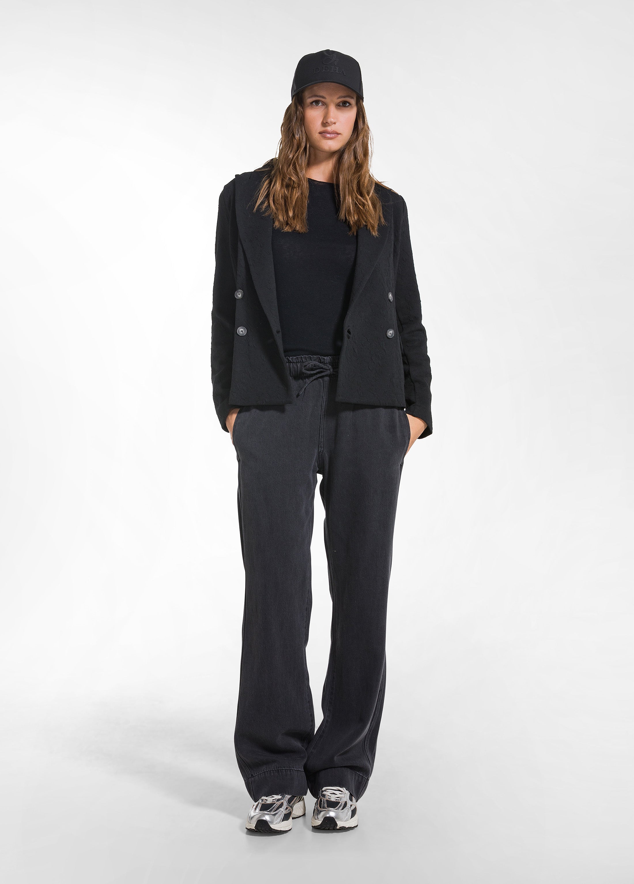 deha-d52418-pantaloni-denim-tencel-gamba-dritta-nero image 1