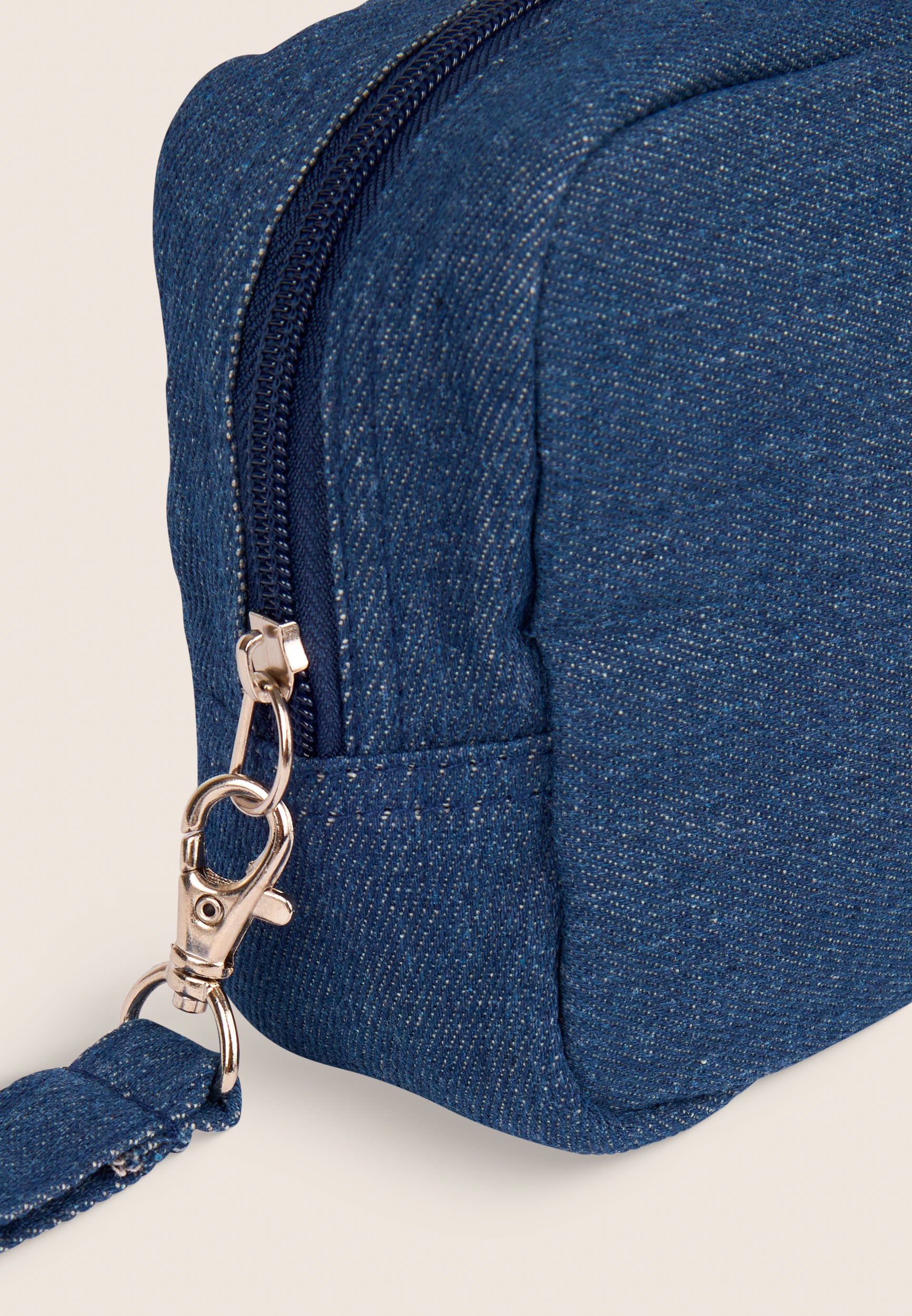 freddy-trousse-in-denim-25x8x14-cm-con-laccetto-e-logo image 5