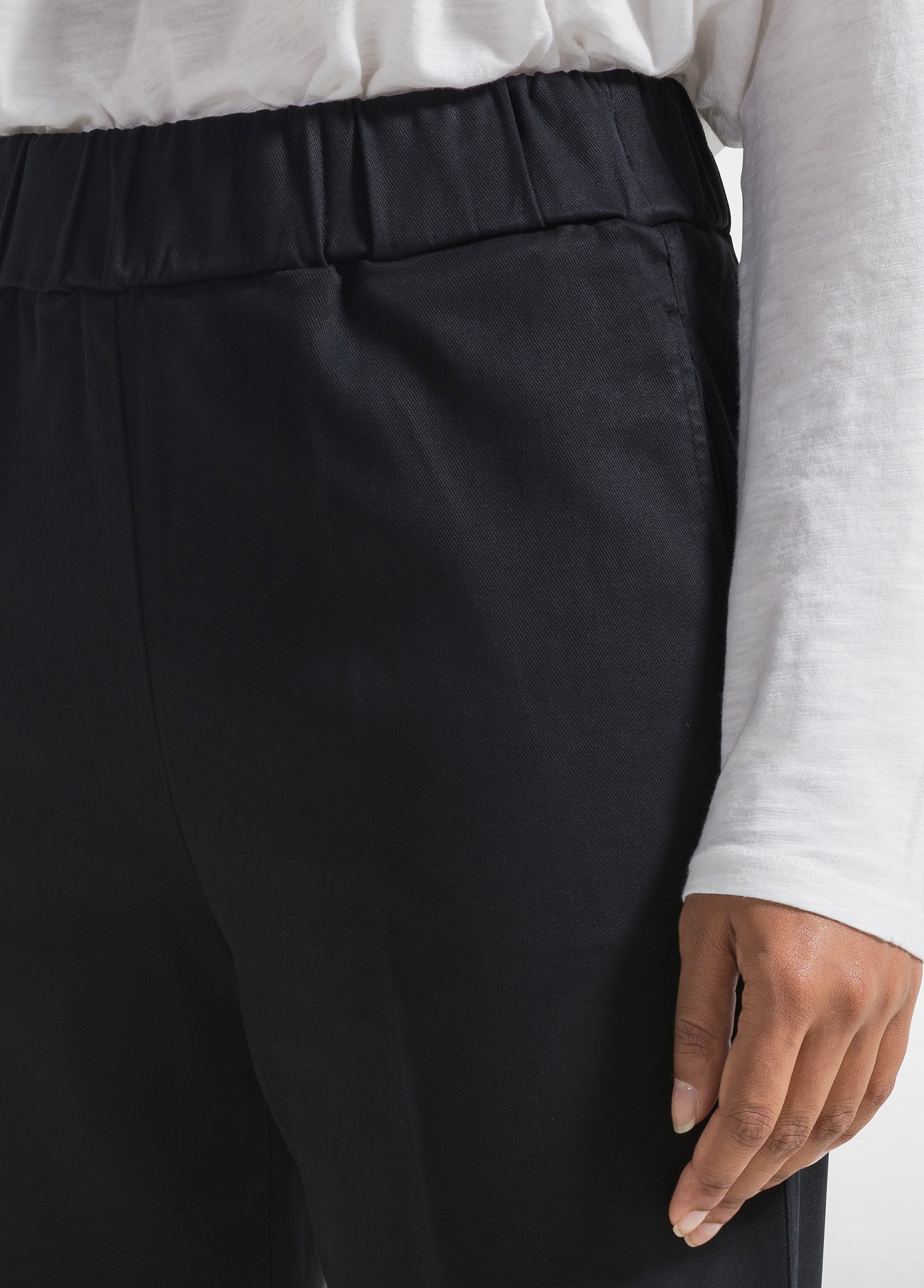 deha-pantalone-dritto-con-risvolto-nero-d32528 image 4
