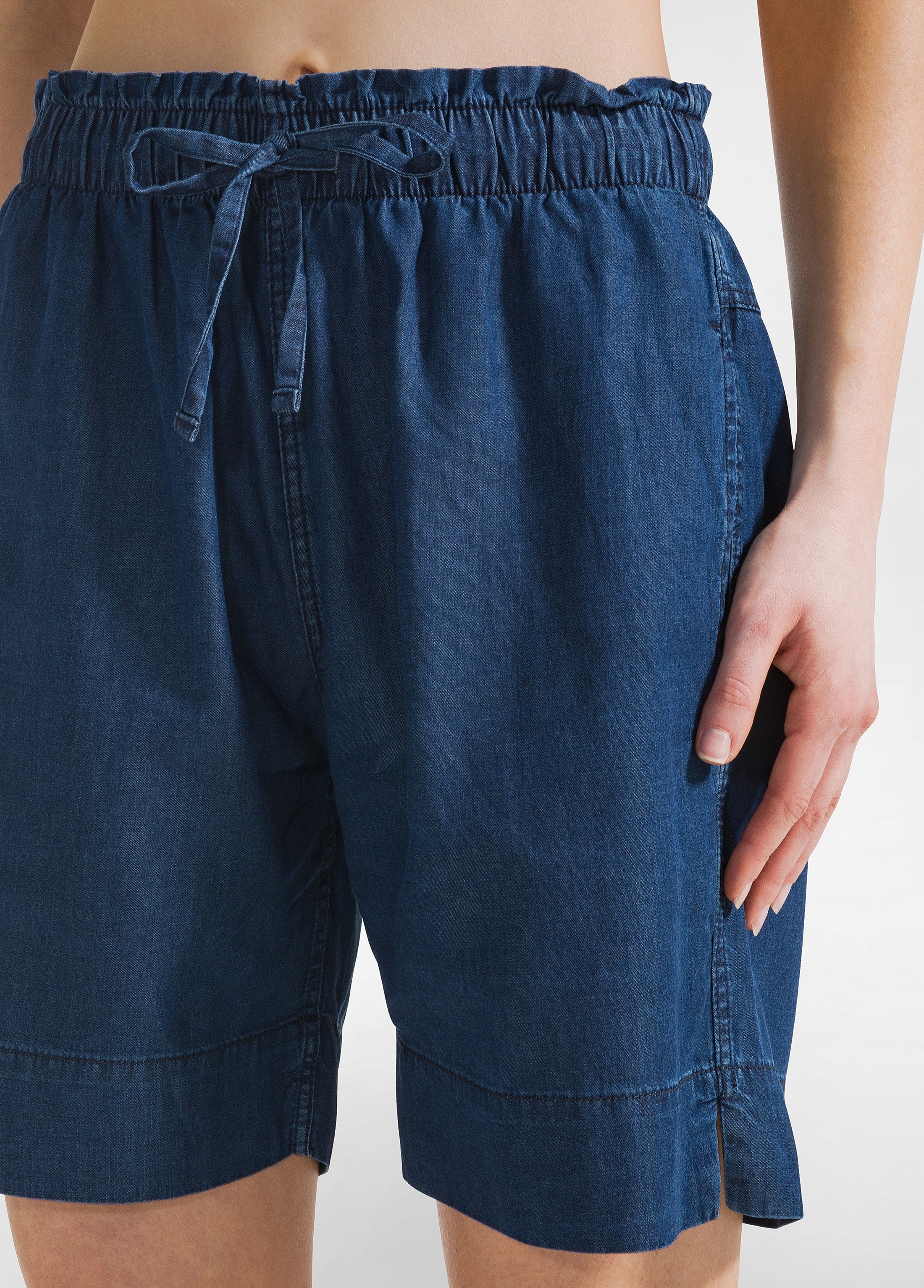 deha-shorts-in-denim-lyocell-blu-d42575 image 2