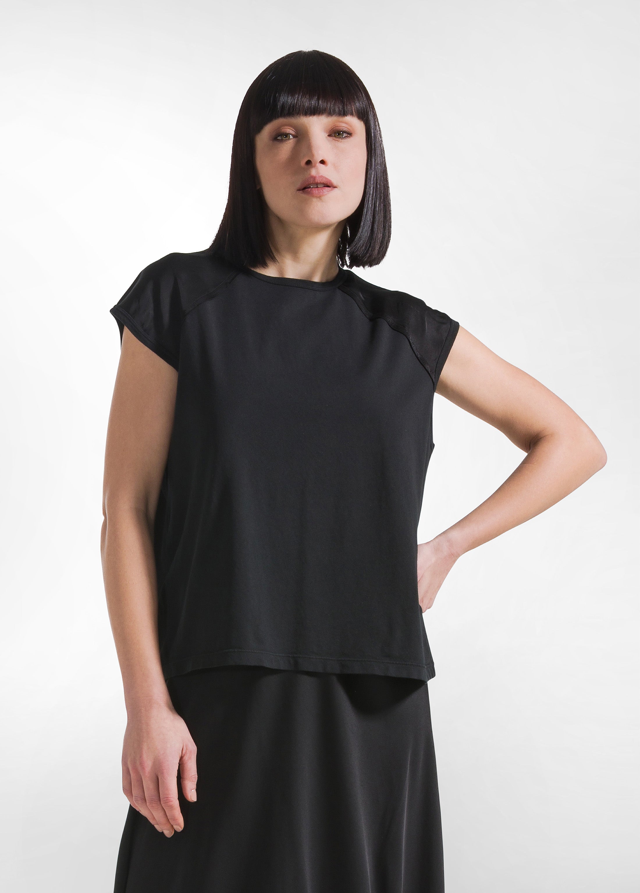 deha-top-d42440-maniche-satin-e-corpo-jersey-nero image 1