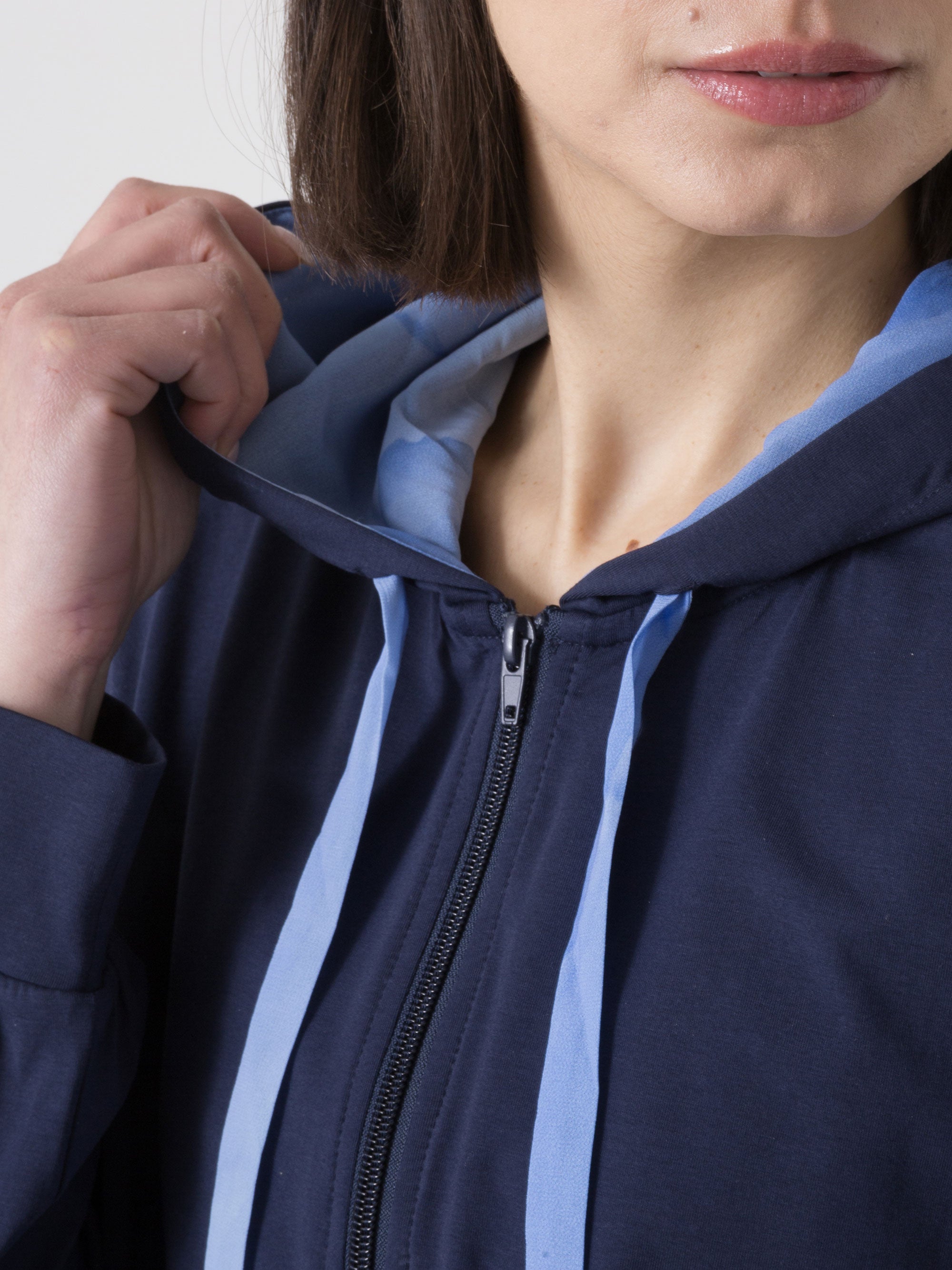 dimensione-danza-felpa-donna-con-cappuccio-full-zip-e-dettagli-a-contrasto image 4