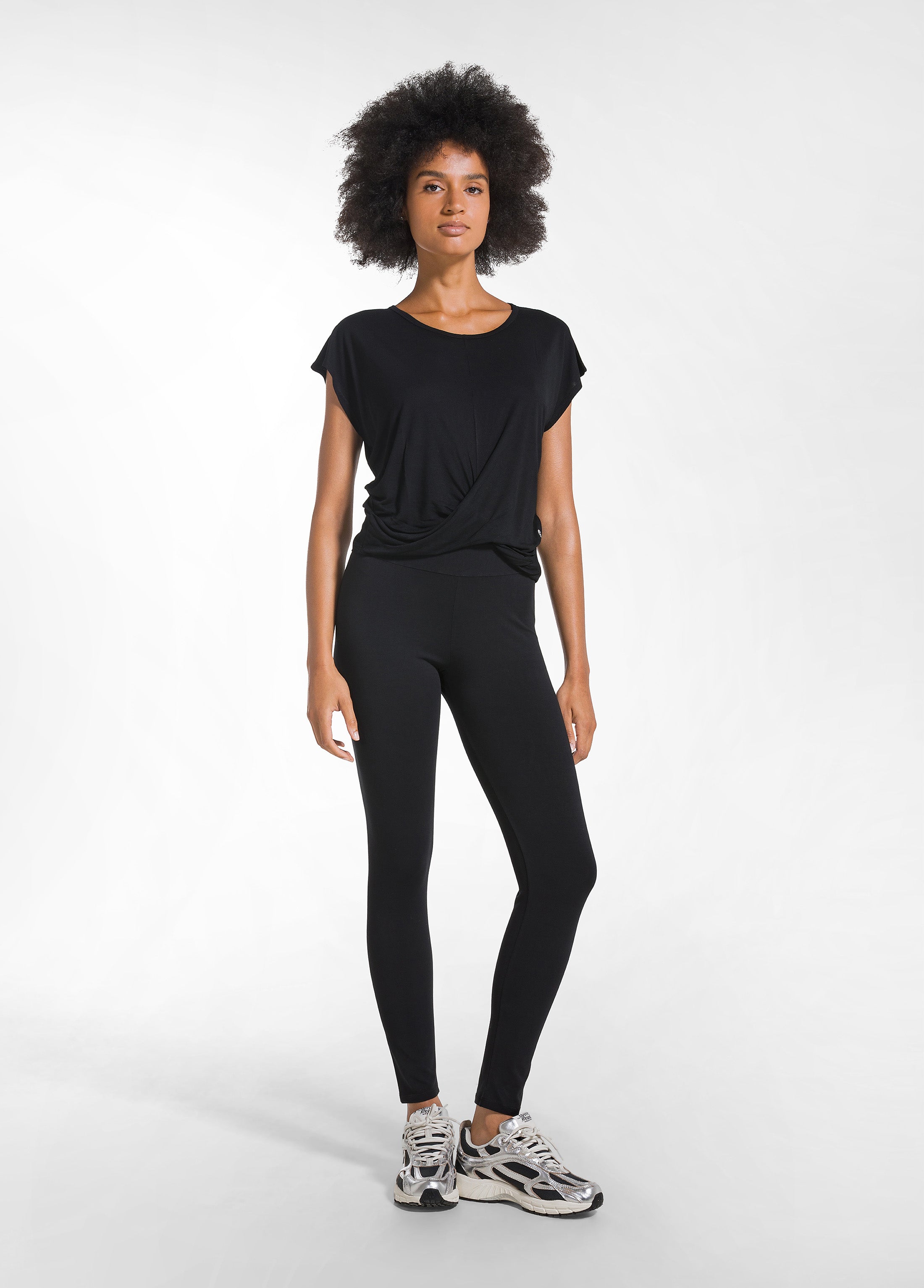 deha-d52041-t-shirt-yoga-con-nodo-frontale-nero image 4