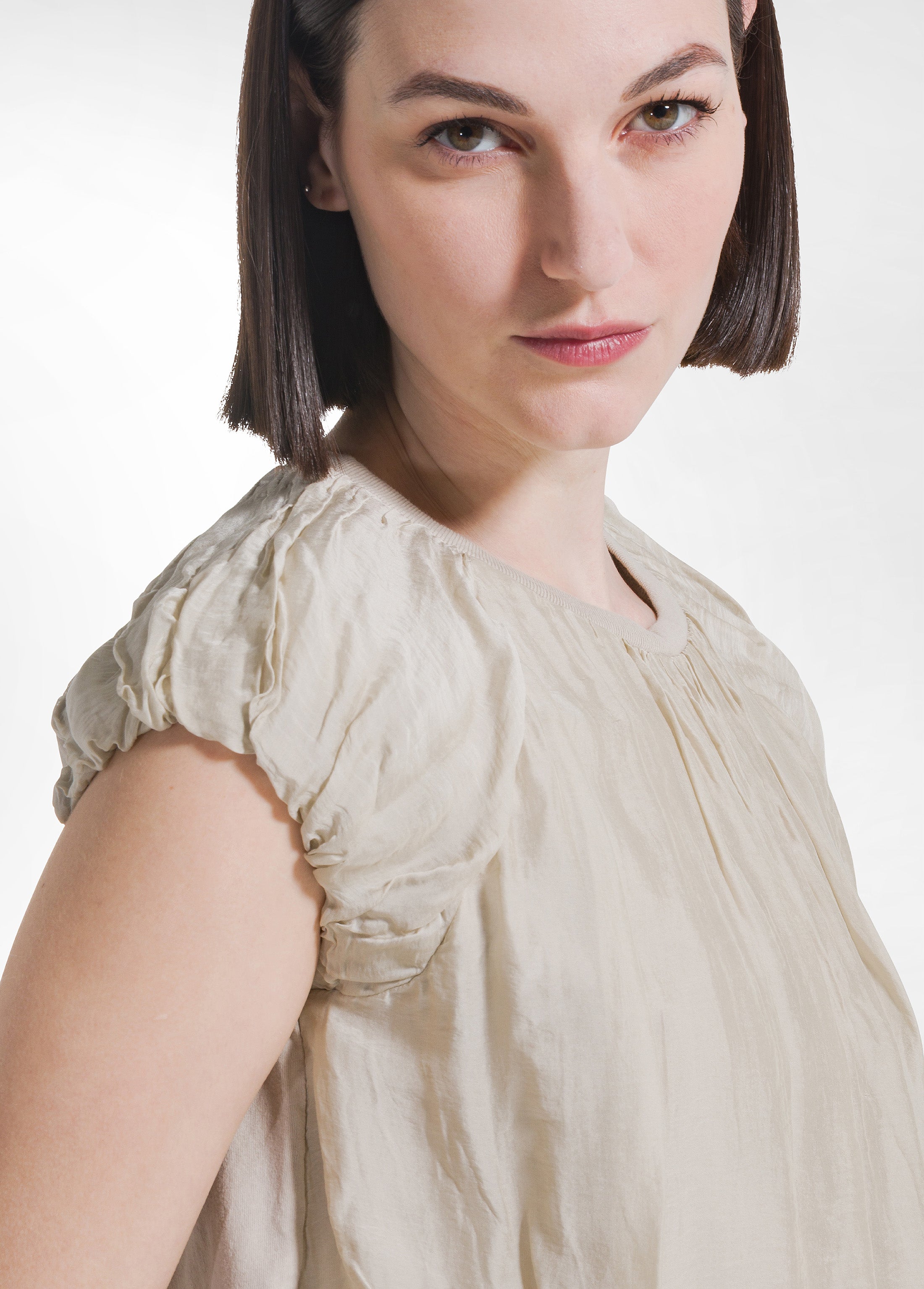 deha-top-in-cotone-leggero-con-strati-in-seta-beige image 3